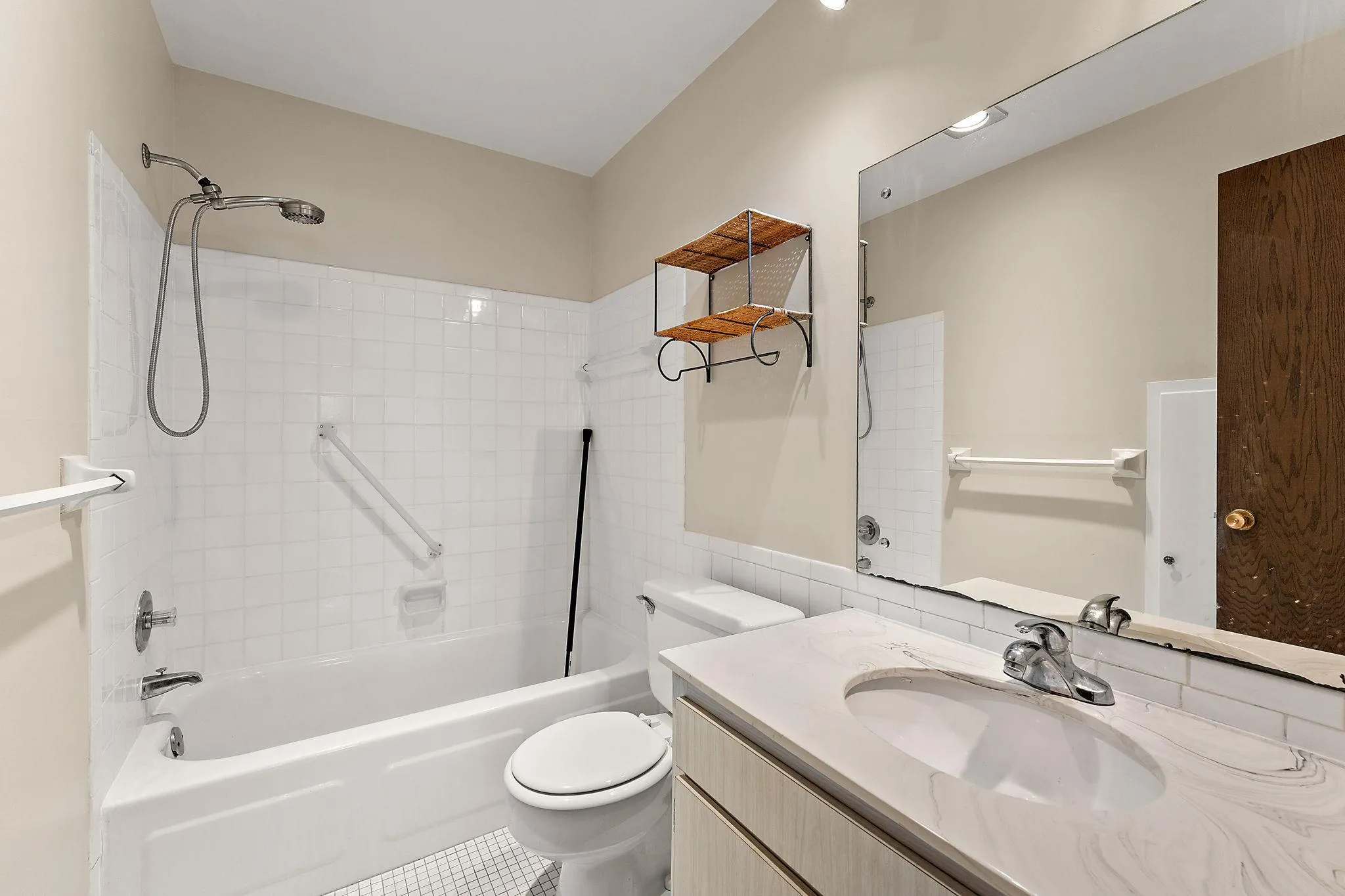 Photo 19 of 4100 Parklawn Avenue Unit 318