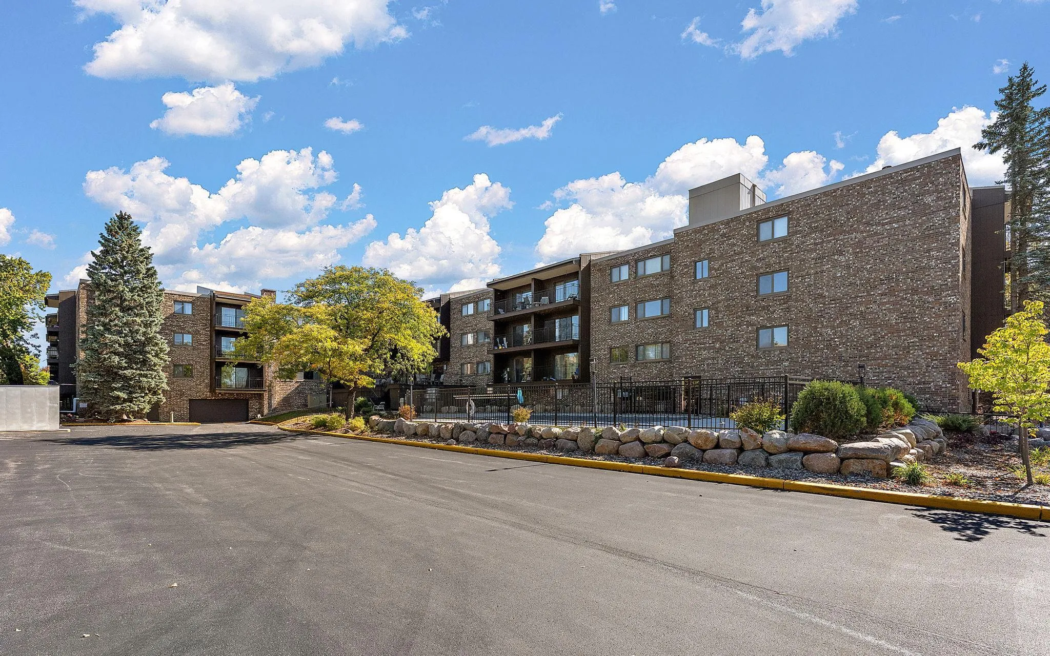 Photo 4 of 4100 Parklawn Avenue Unit 318