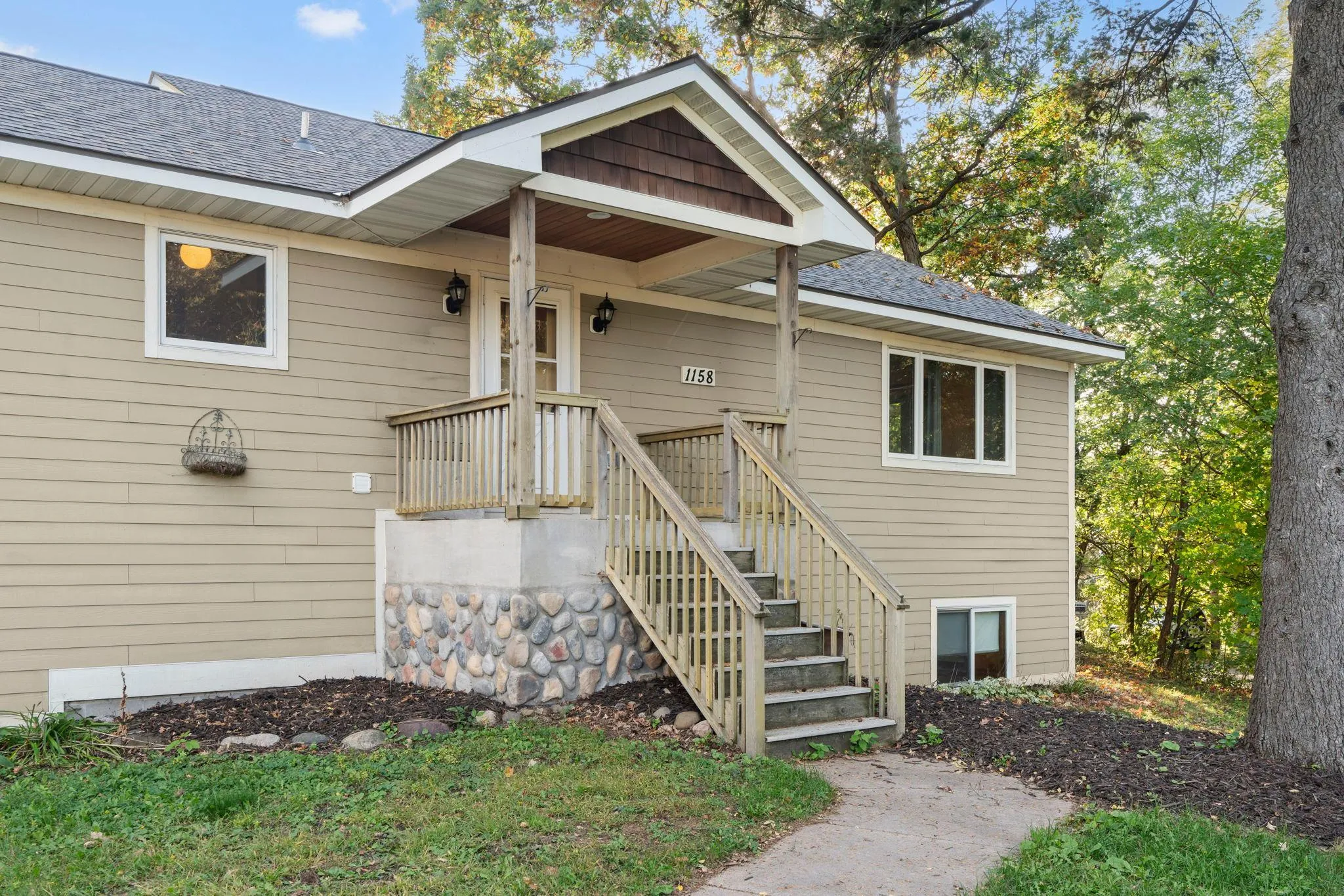 Photo 2 of 1158 Summit Avenue