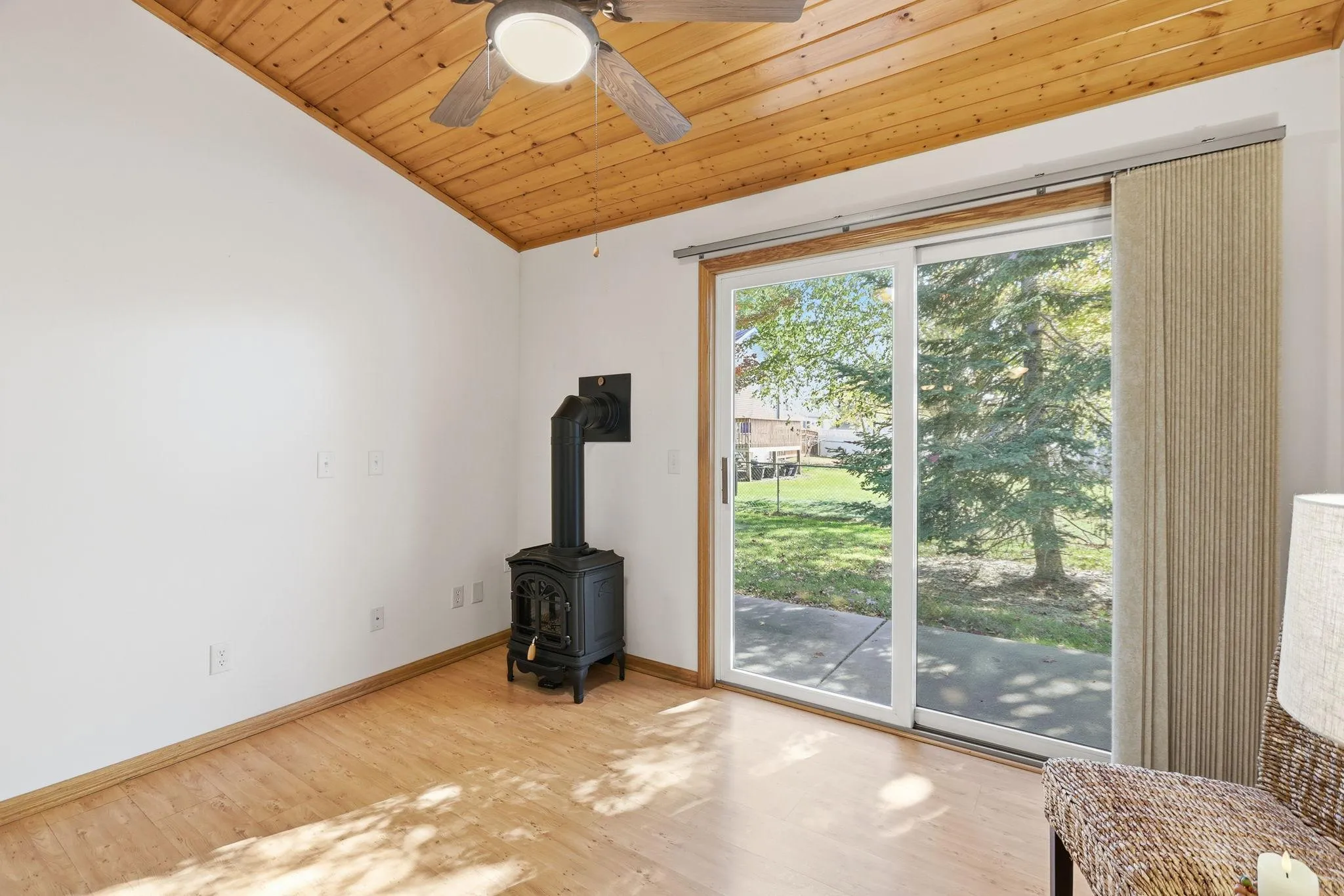 Photo 10 of 5655 Lambert Ne Avenue