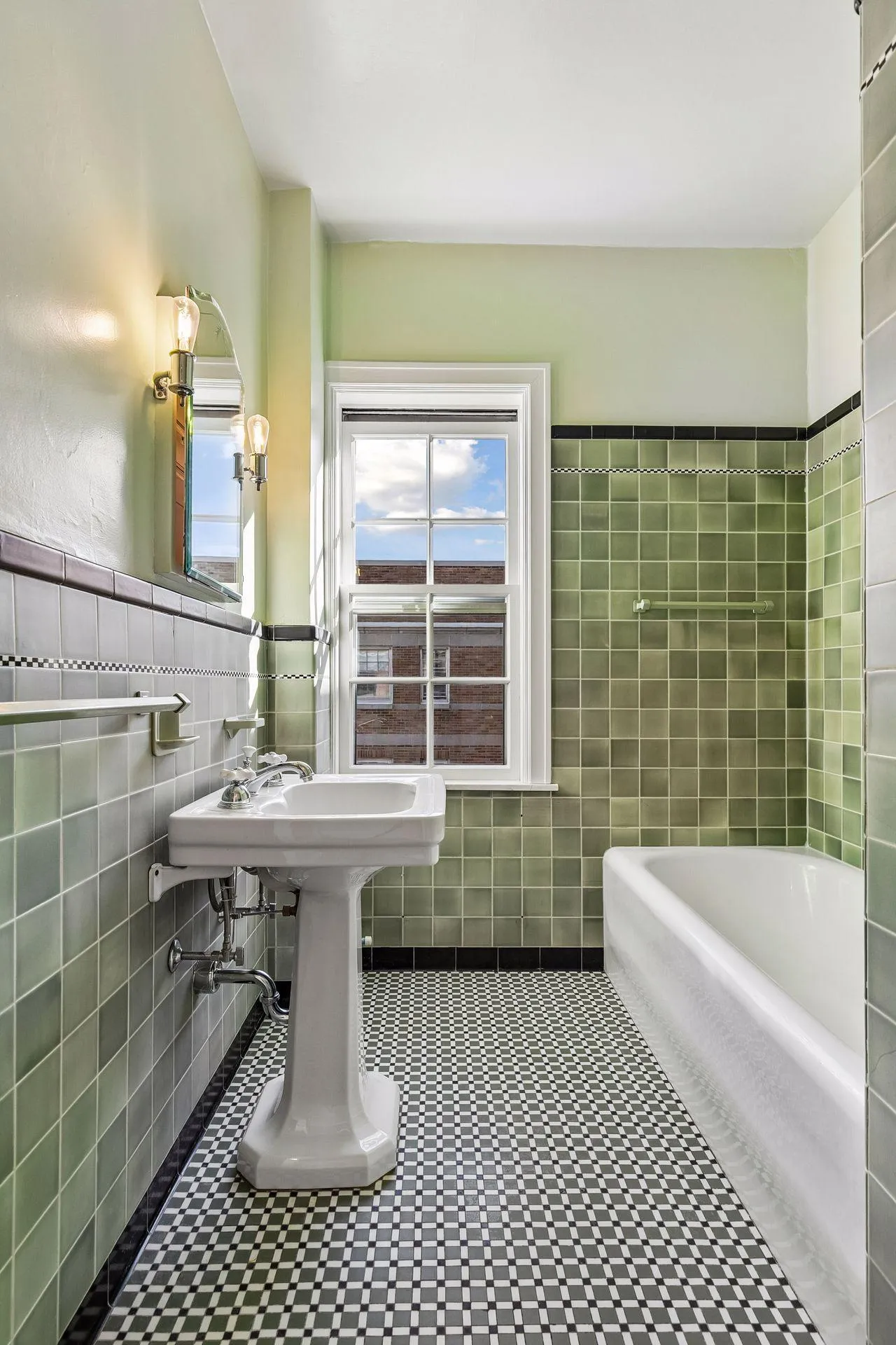 Photo 5 of 2615 Park Avenue Unit 612