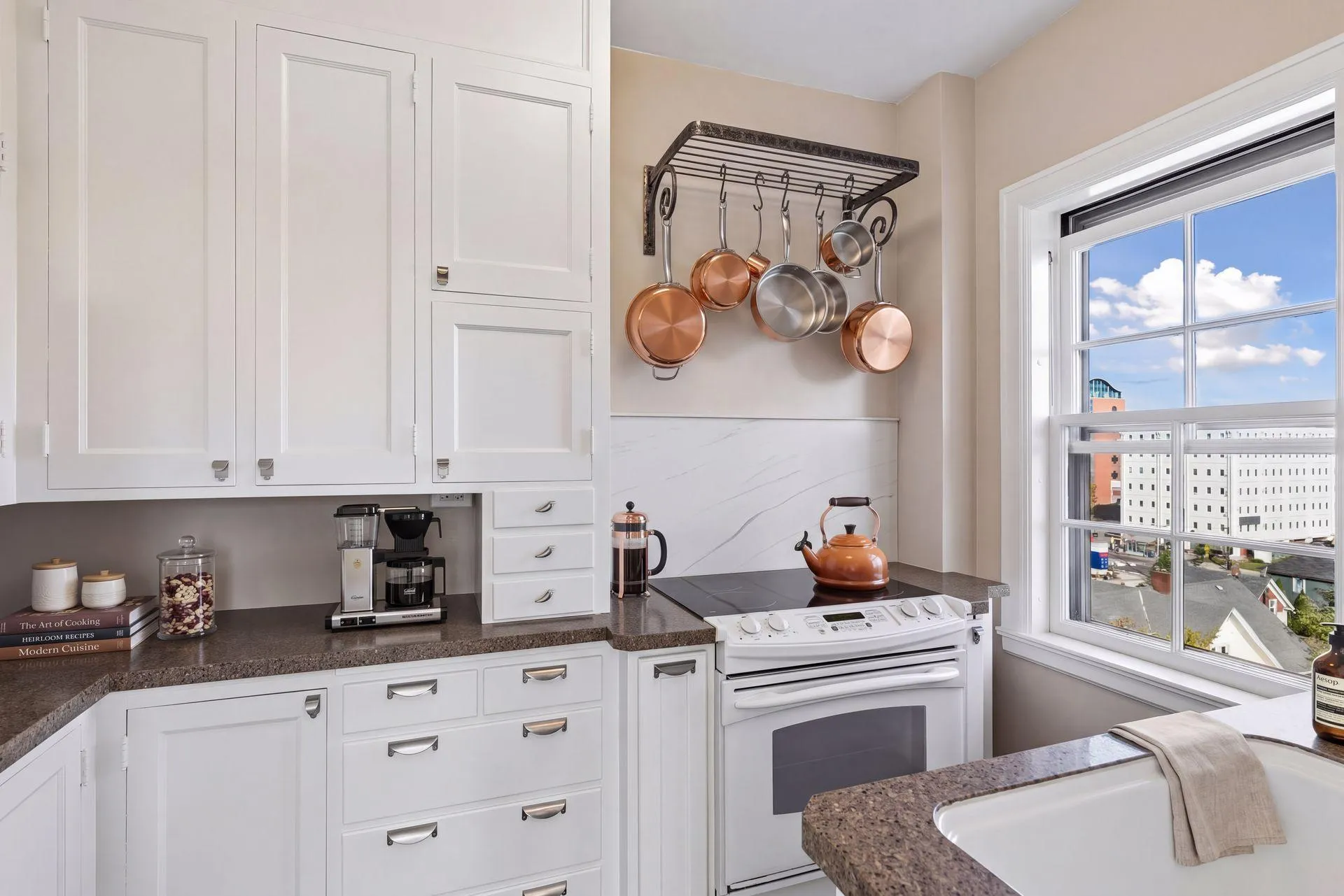 Photo 3 of 2615 Park Avenue Unit 612