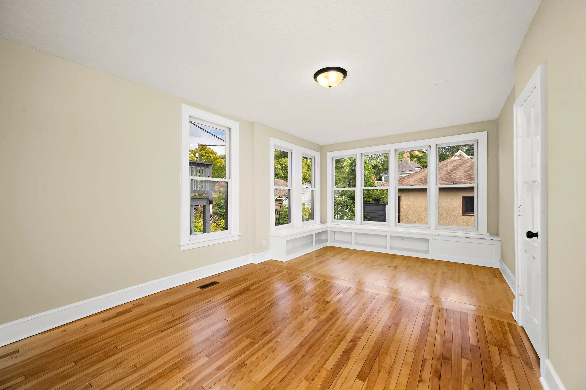 Photo 11 of 2731 Fremont S Avenue