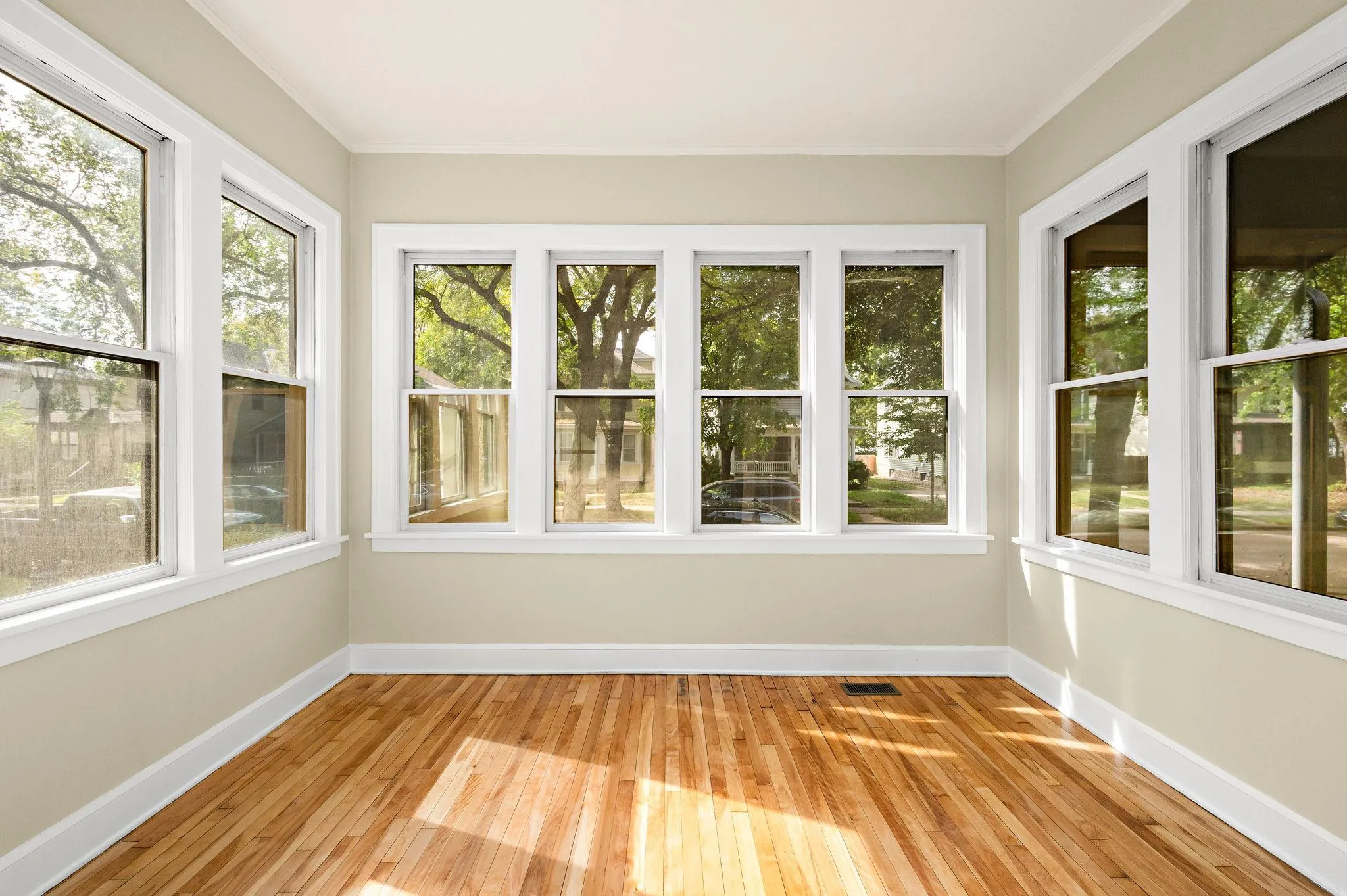 Photo 5 of 2731 Fremont S Avenue