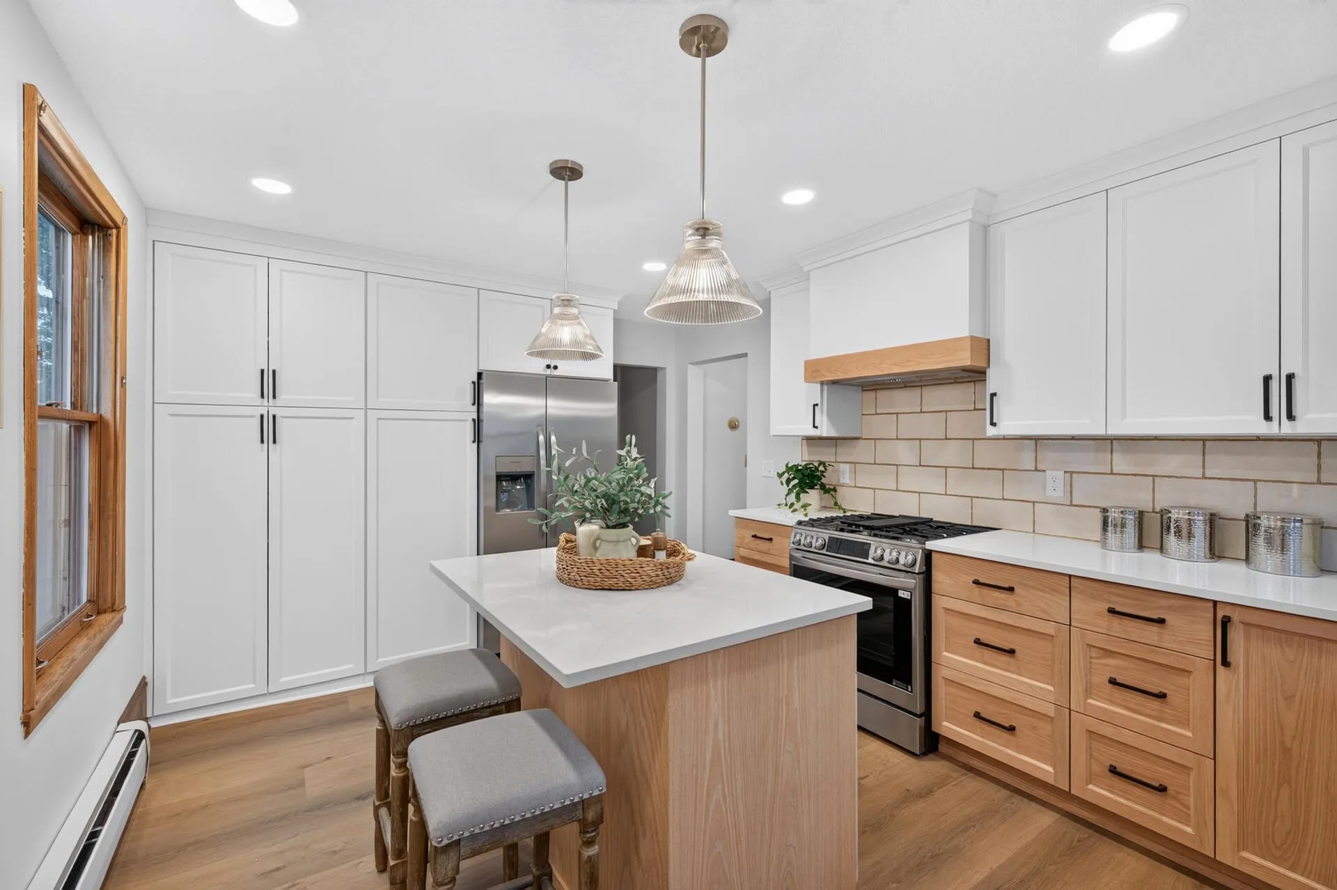 Photo 5 of 1650 Hague Avenue