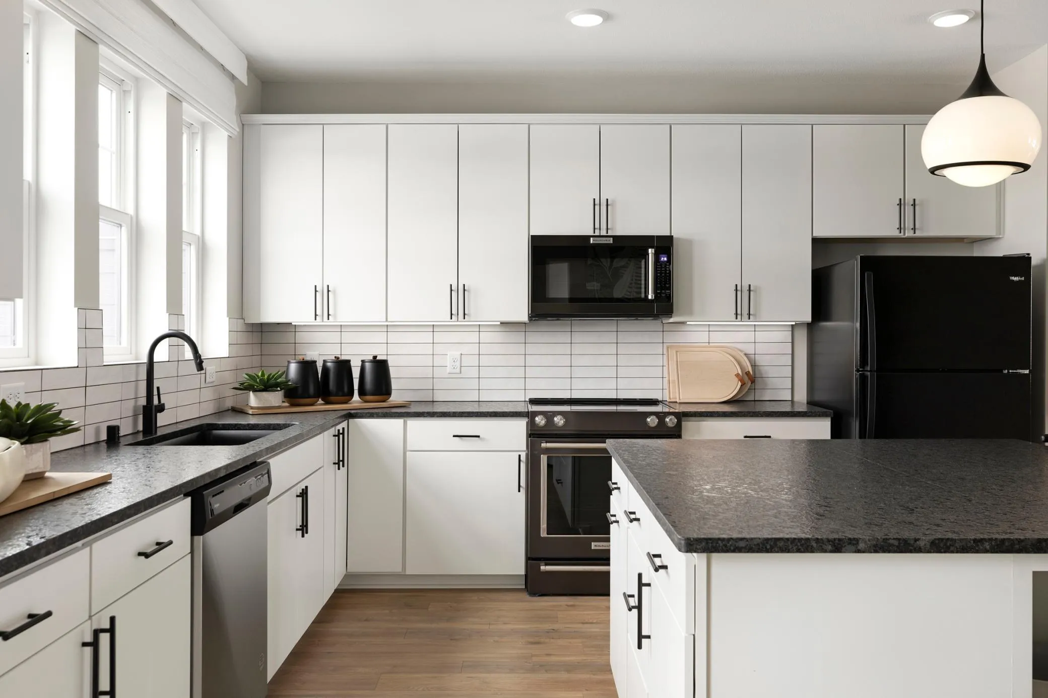 Photo 12 of 855 Woodlawn Avenue Unit D
