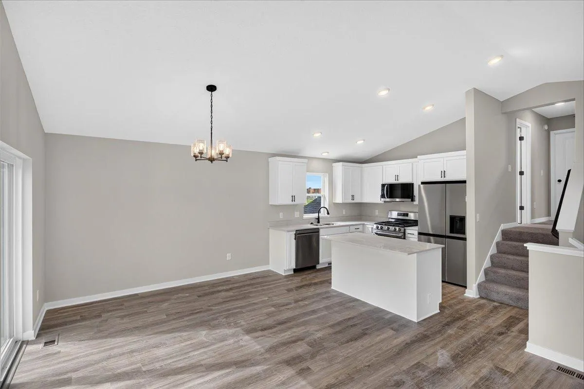 Photo 6 of 37546 Greenway Avenue