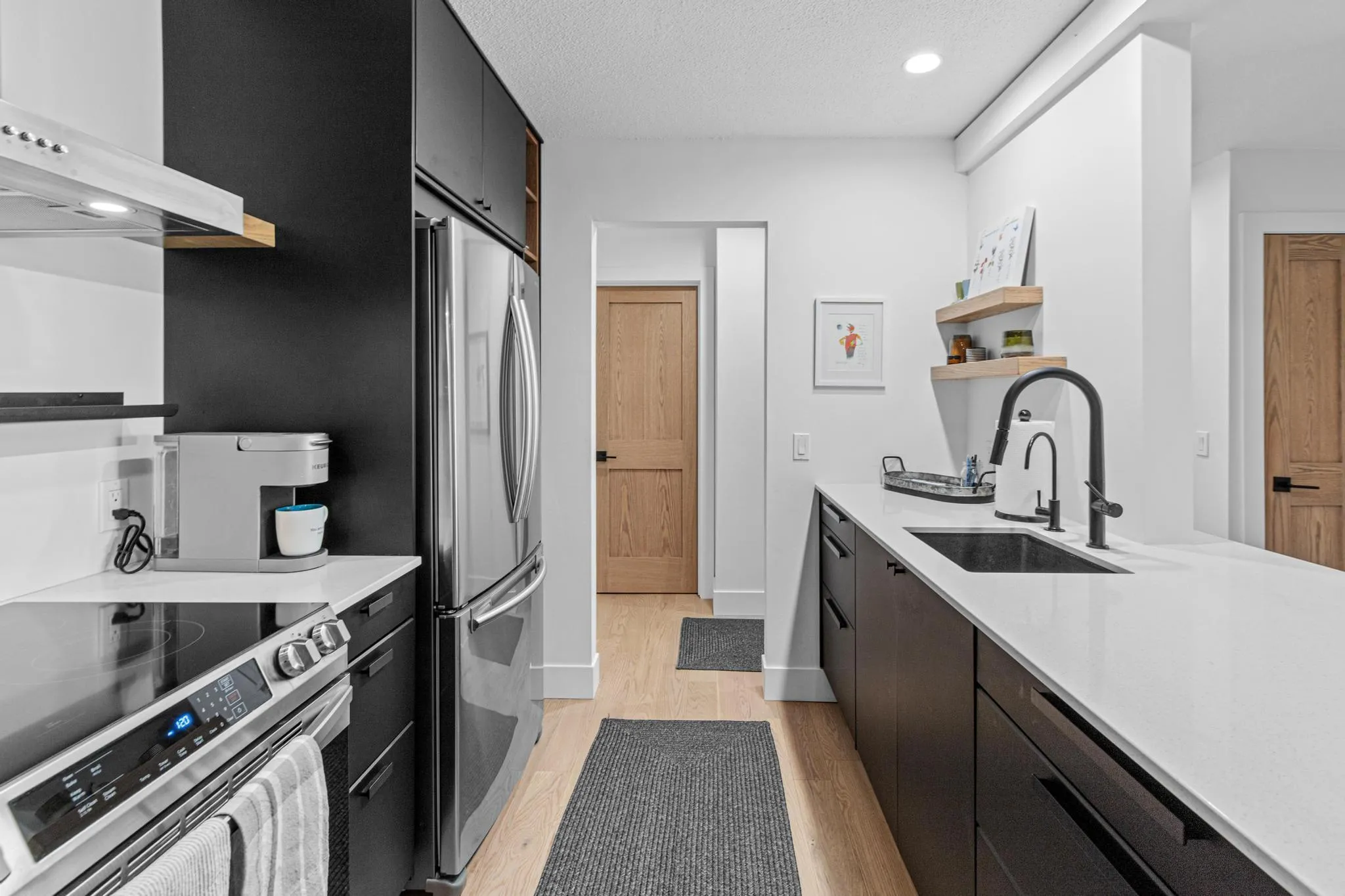 Photo 4 of 205 Barry S Avenue Unit 311