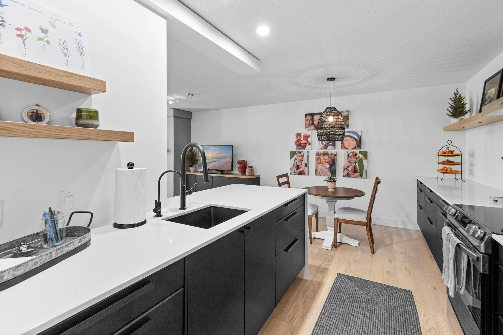 Photo 5 of 205 Barry S Avenue Unit 311