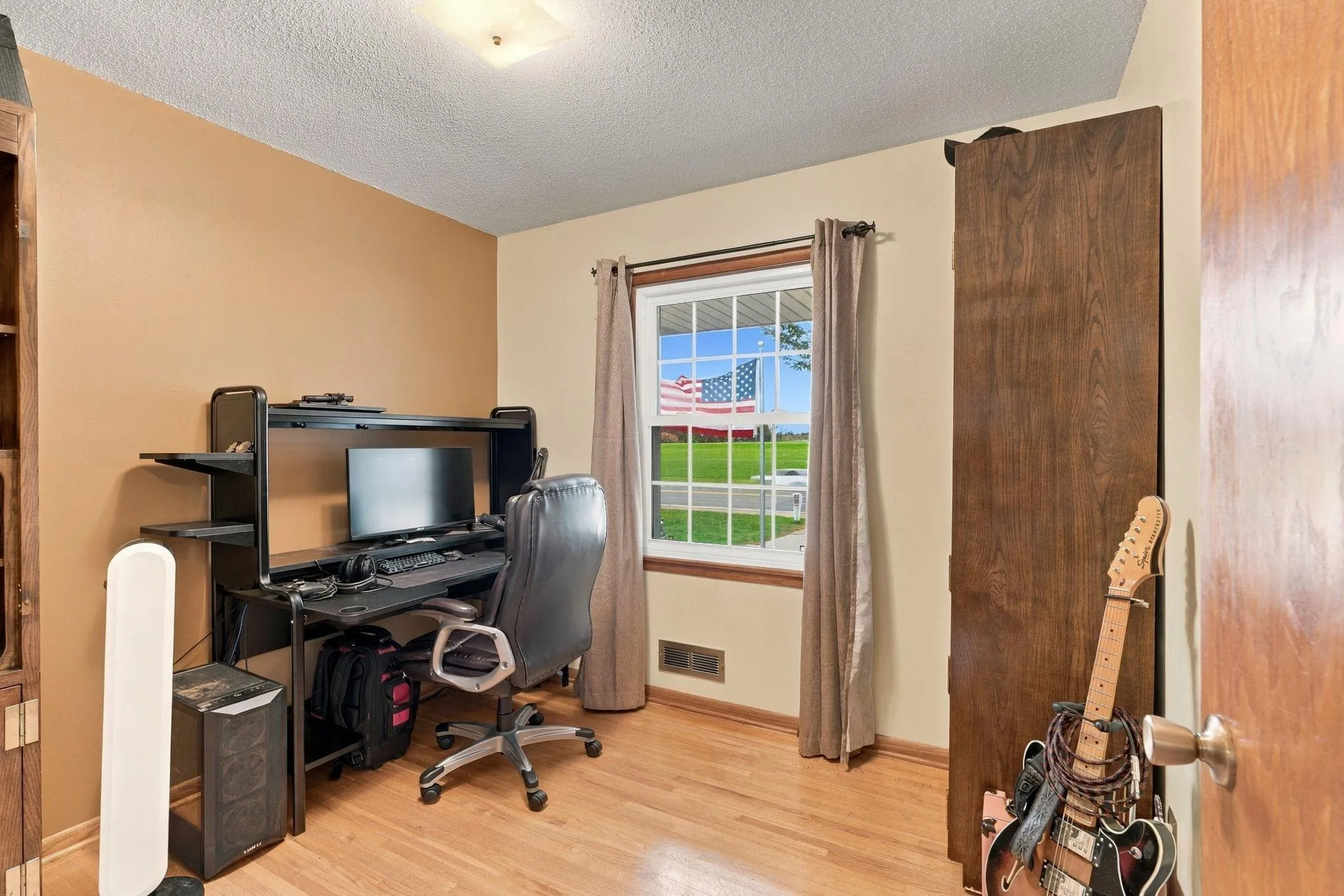 Photo 18 of 3950 7th Avenue