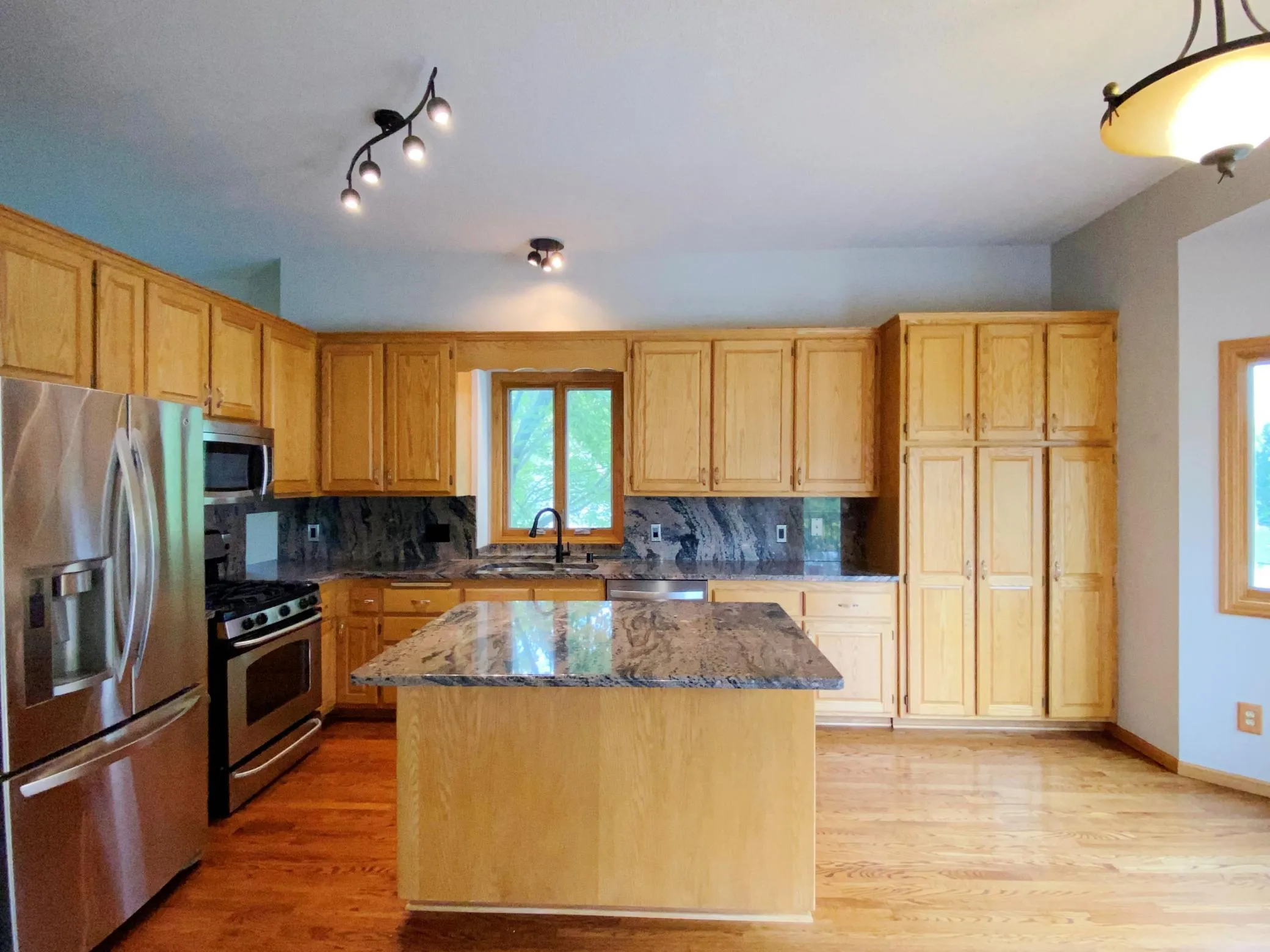 Photo 7 of 13434 Oakwood Drive
