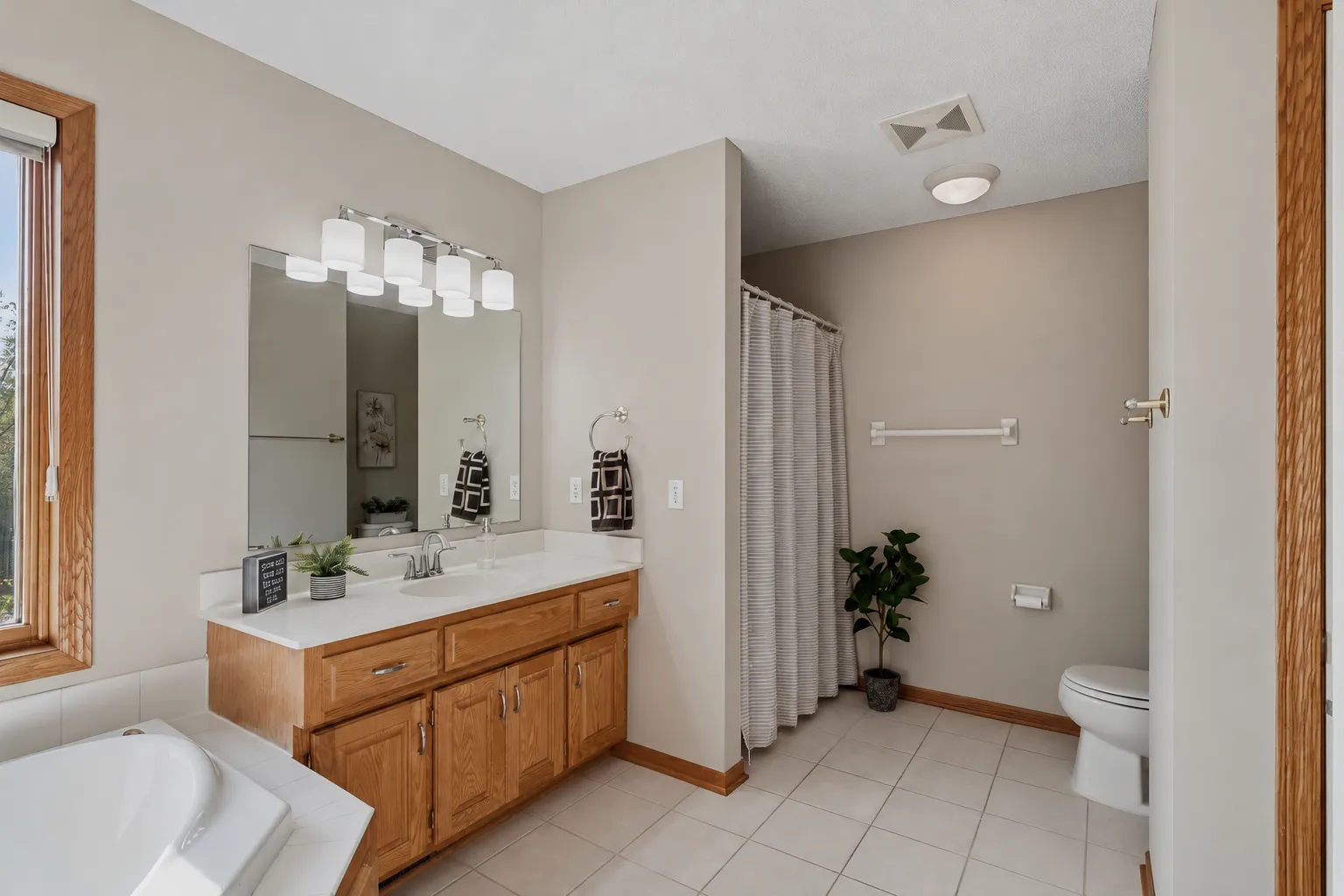 Photo 49 of 1400 Larkspur Drive