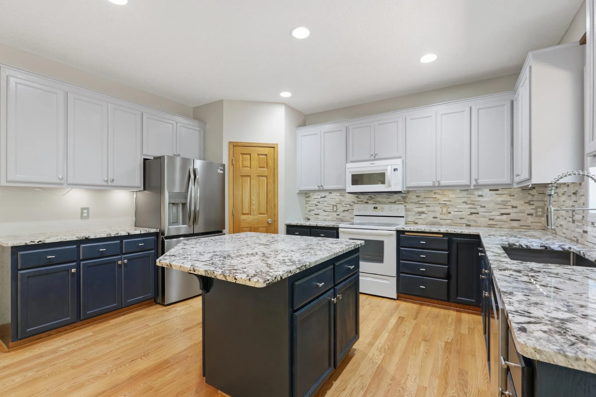 Photo 11 of 9142 Woodland Drive