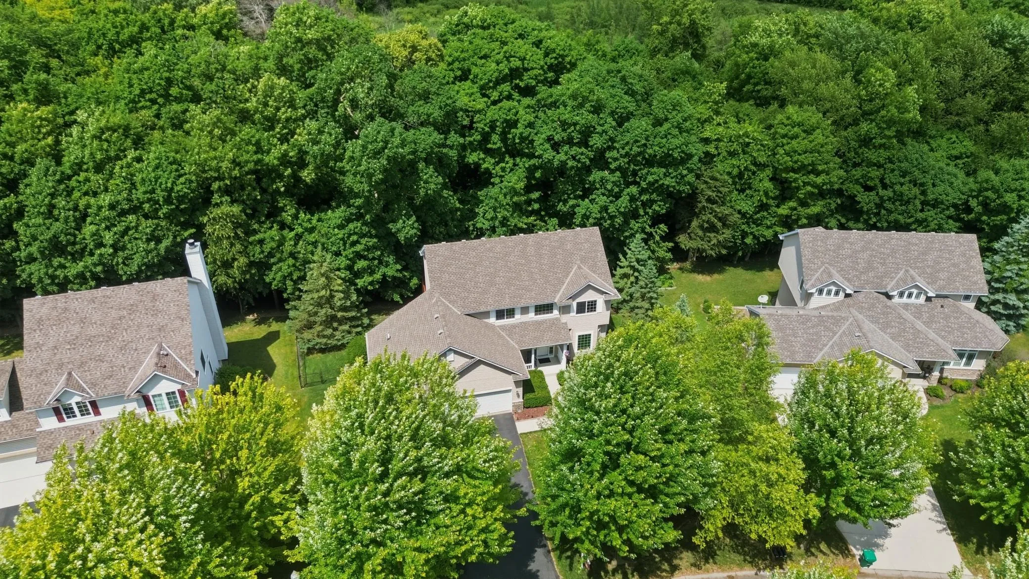 Photo 2 of 9142 Woodland Drive