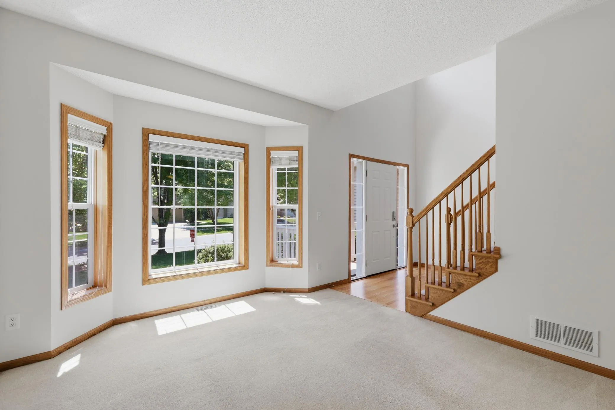 Photo 5 of 9142 Woodland Drive