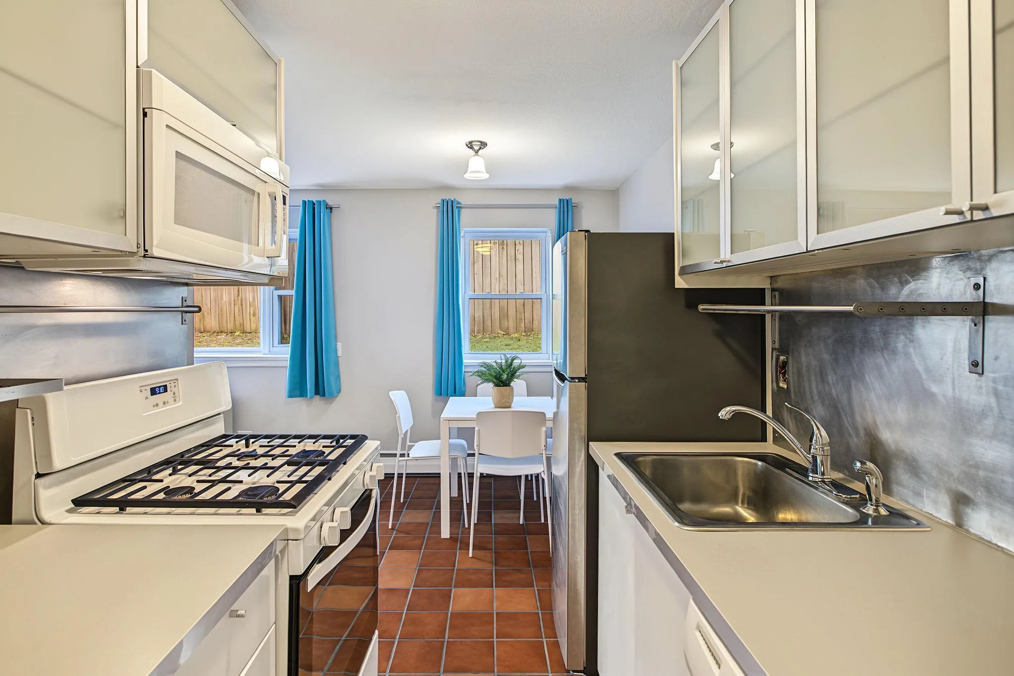 Photo 9 of 2747 Dupont S Avenue Unit 101