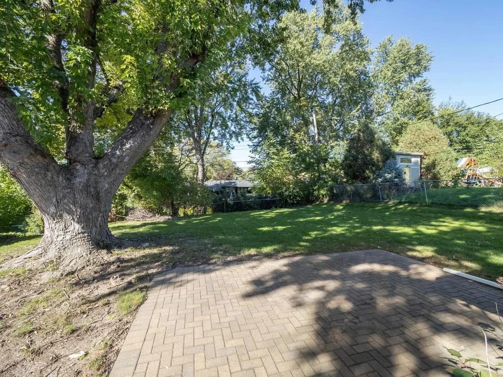 Photo 5 of 33 Hilltop Lane