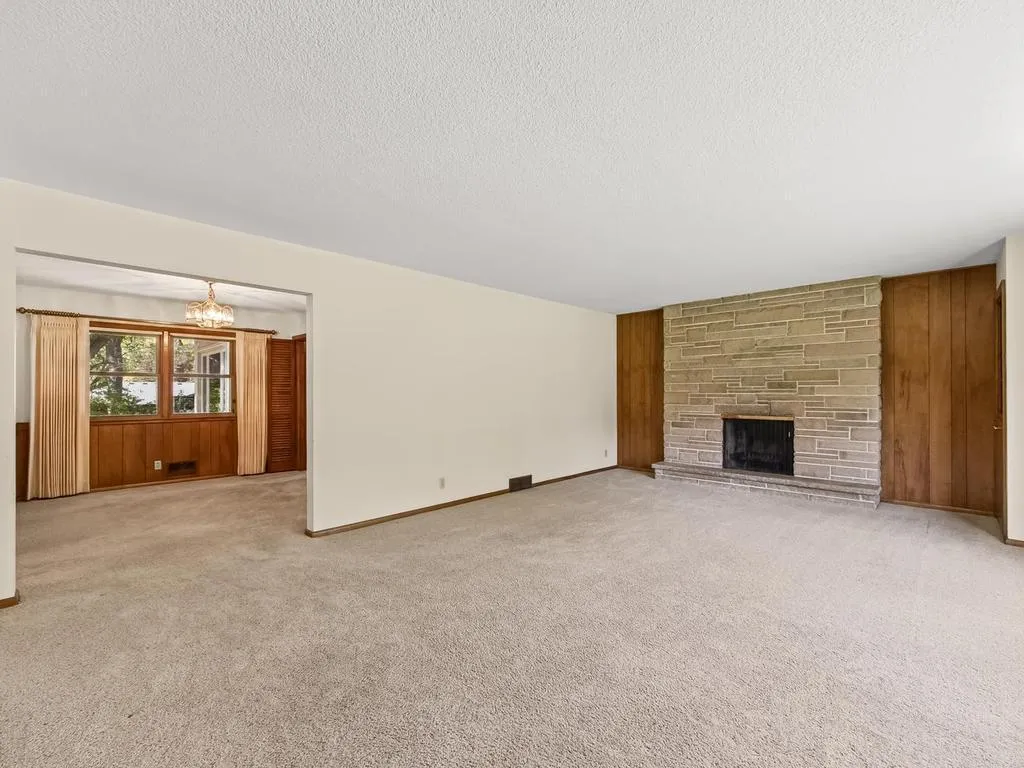 Photo 10 of 33 Hilltop Lane