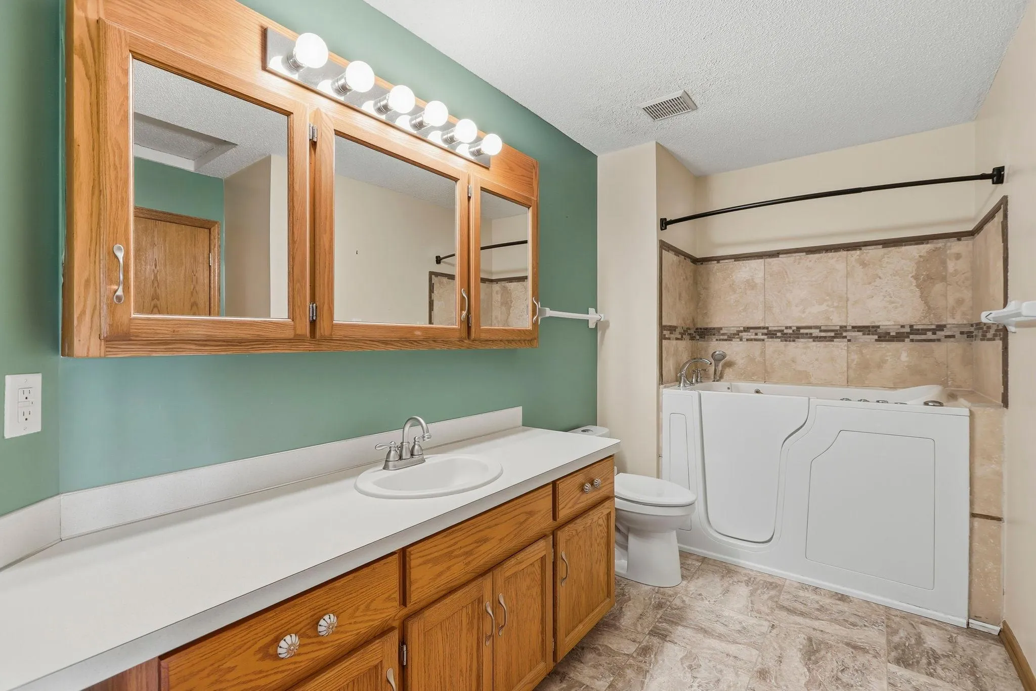 Photo 17 of 5514 Nathan N Lane Unit 4