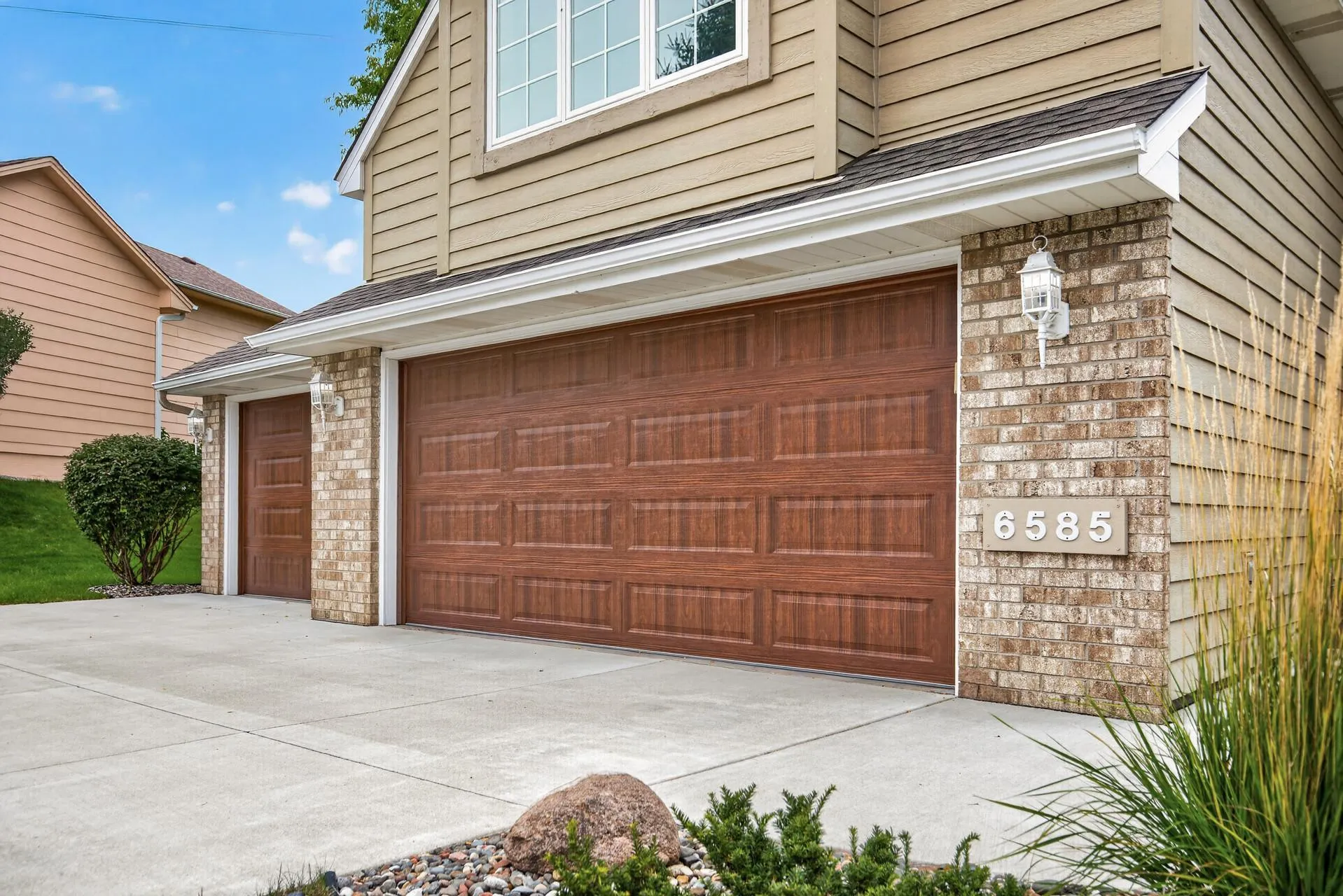 Photo 3 of 6585 Promontory Drive