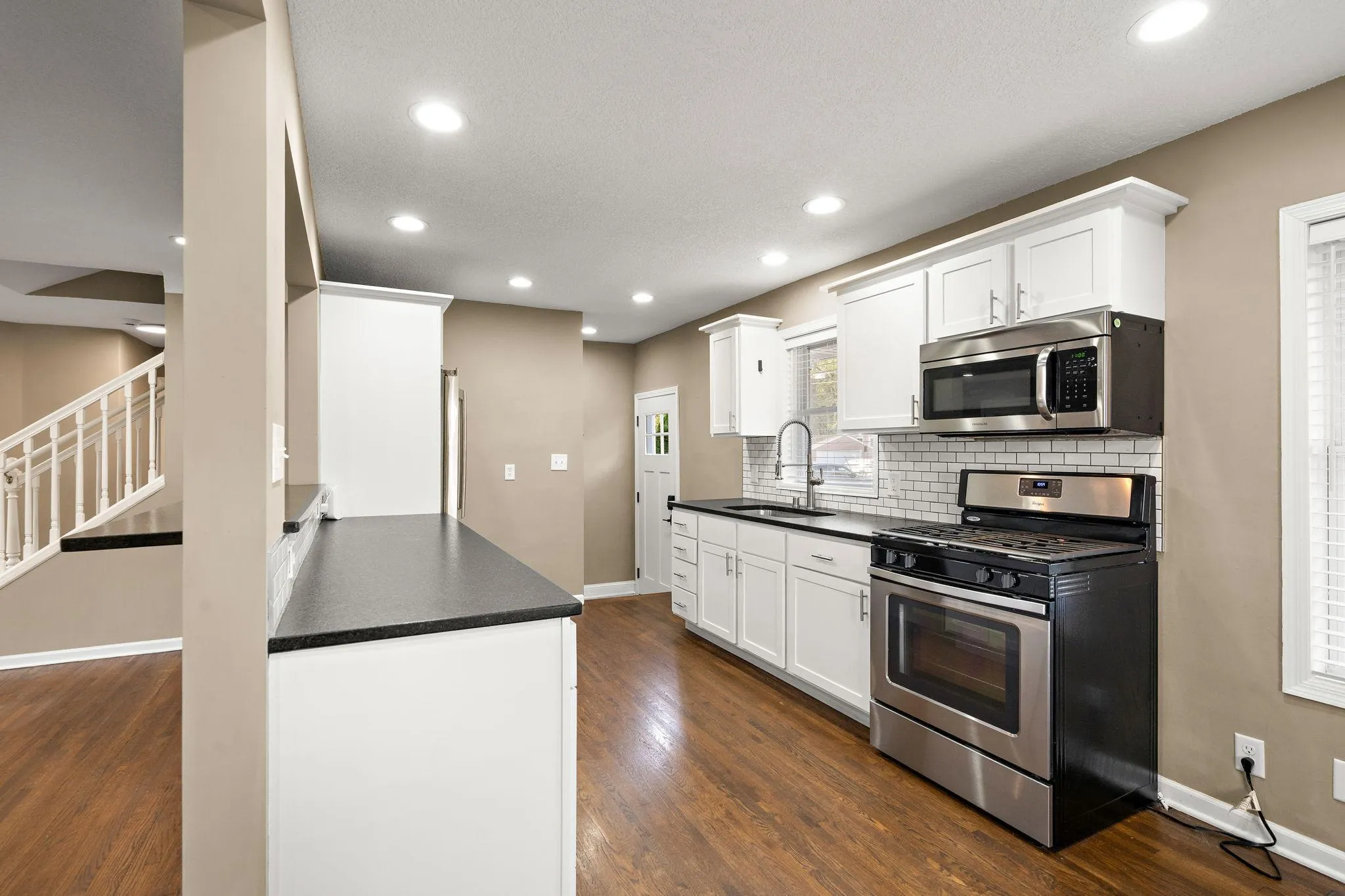Photo 5 of 1474 Hampshire S Avenue
