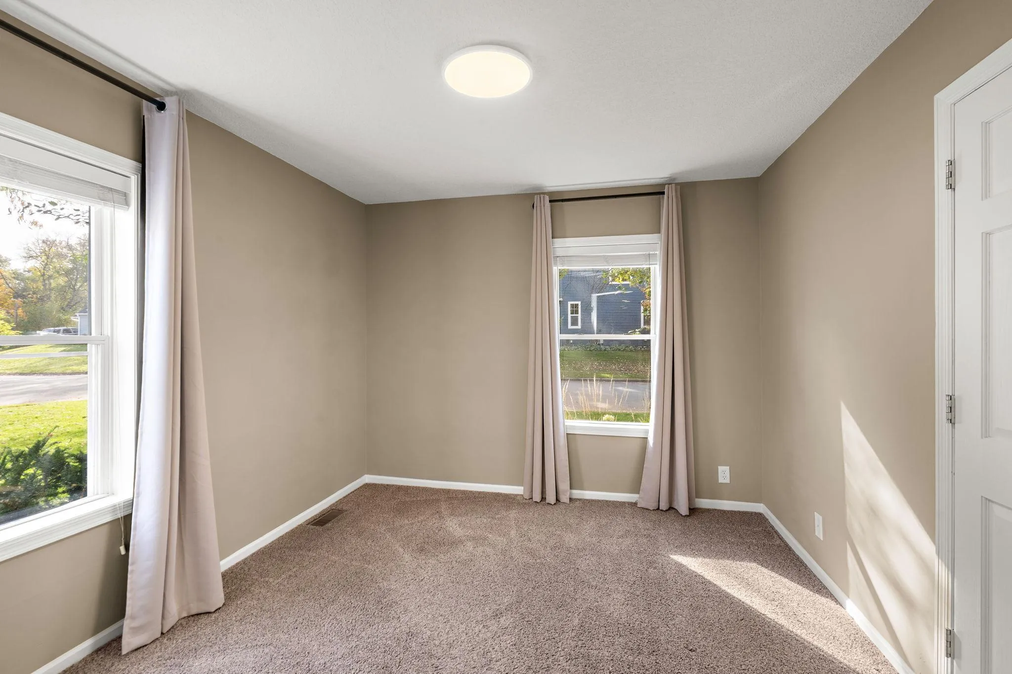 Photo 6 of 1474 Hampshire S Avenue