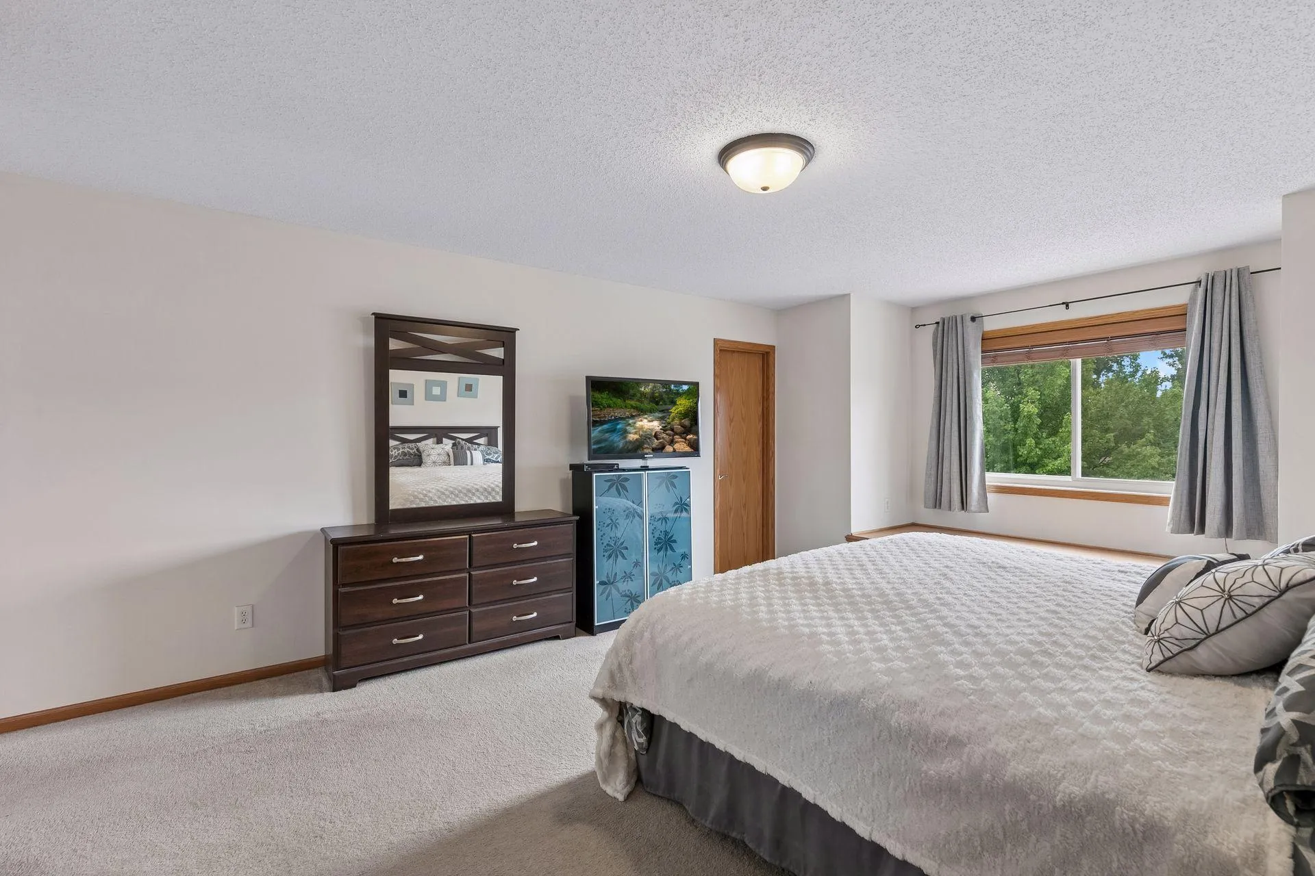 Photo 33 of 18618 Dunbury Avenue