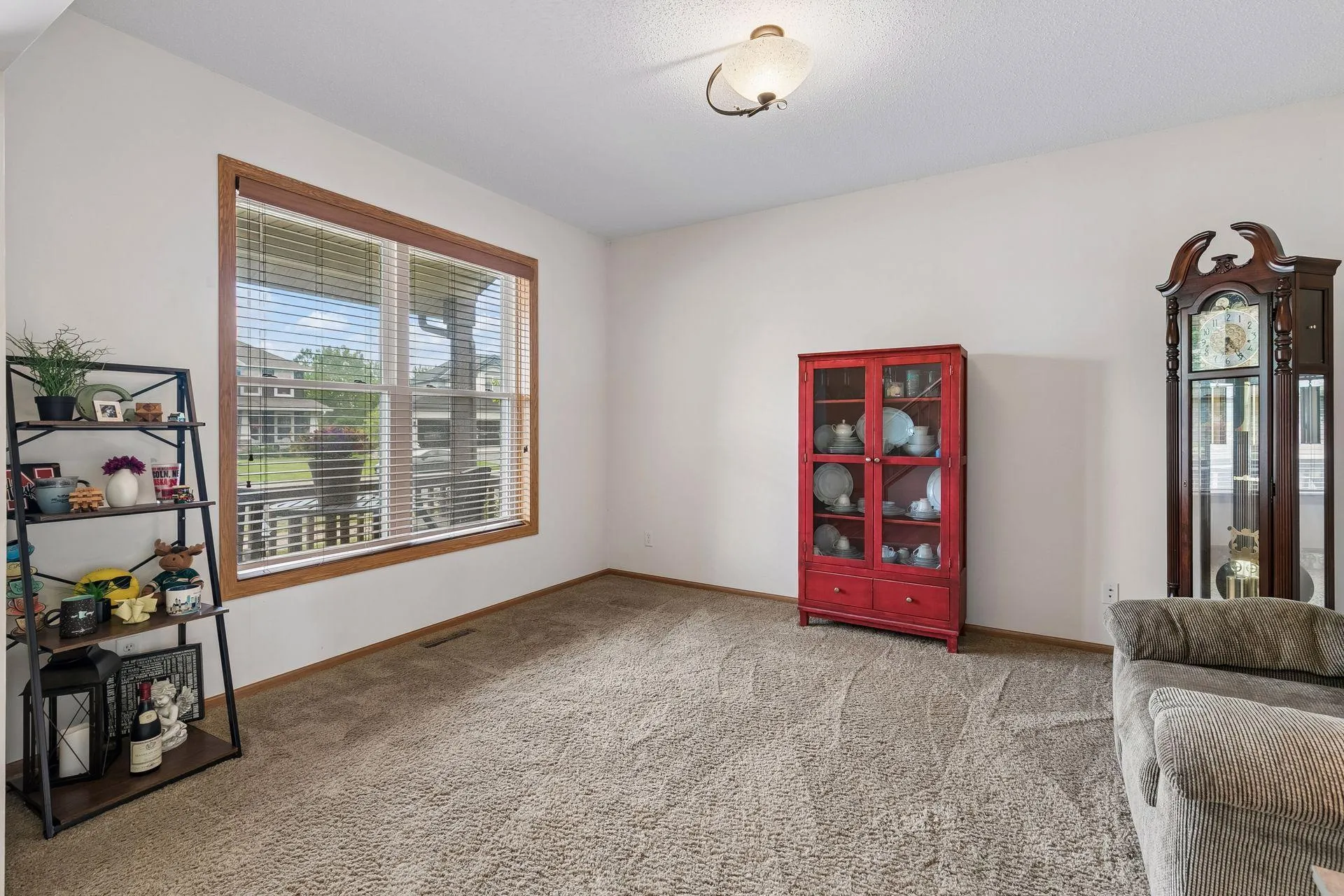 Photo 8 of 18618 Dunbury Avenue
