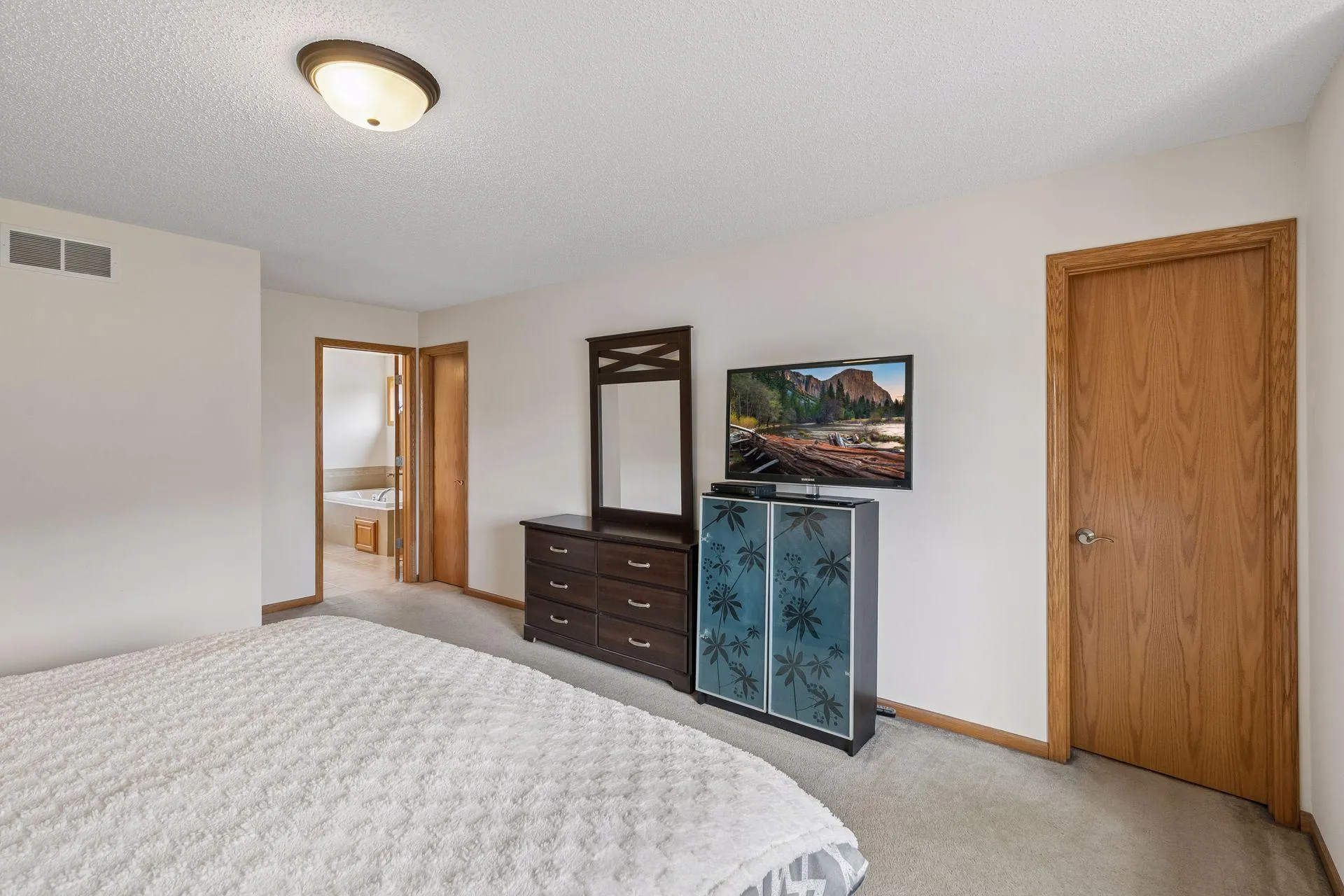 Photo 35 of 18618 Dunbury Avenue