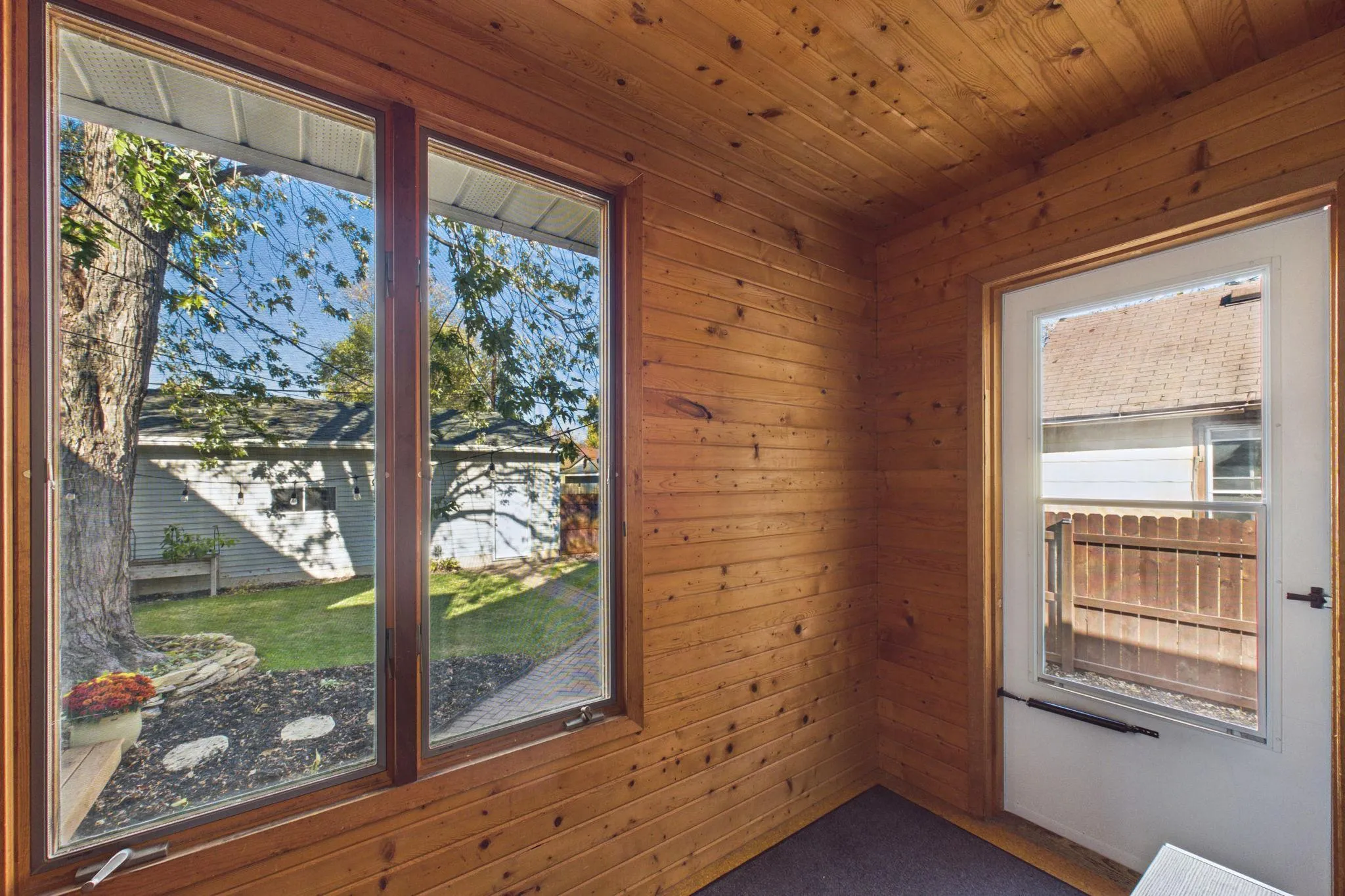 Photo 18 of 725 Tuscarora Avenue