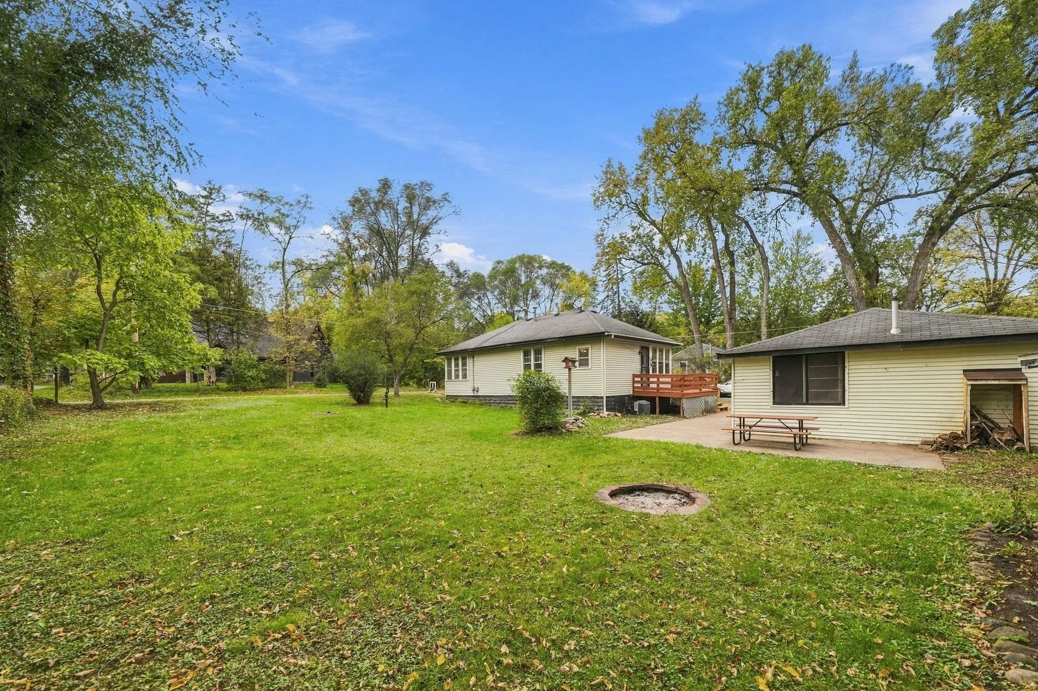 Photo 2 of 1865 Redwing S Avenue