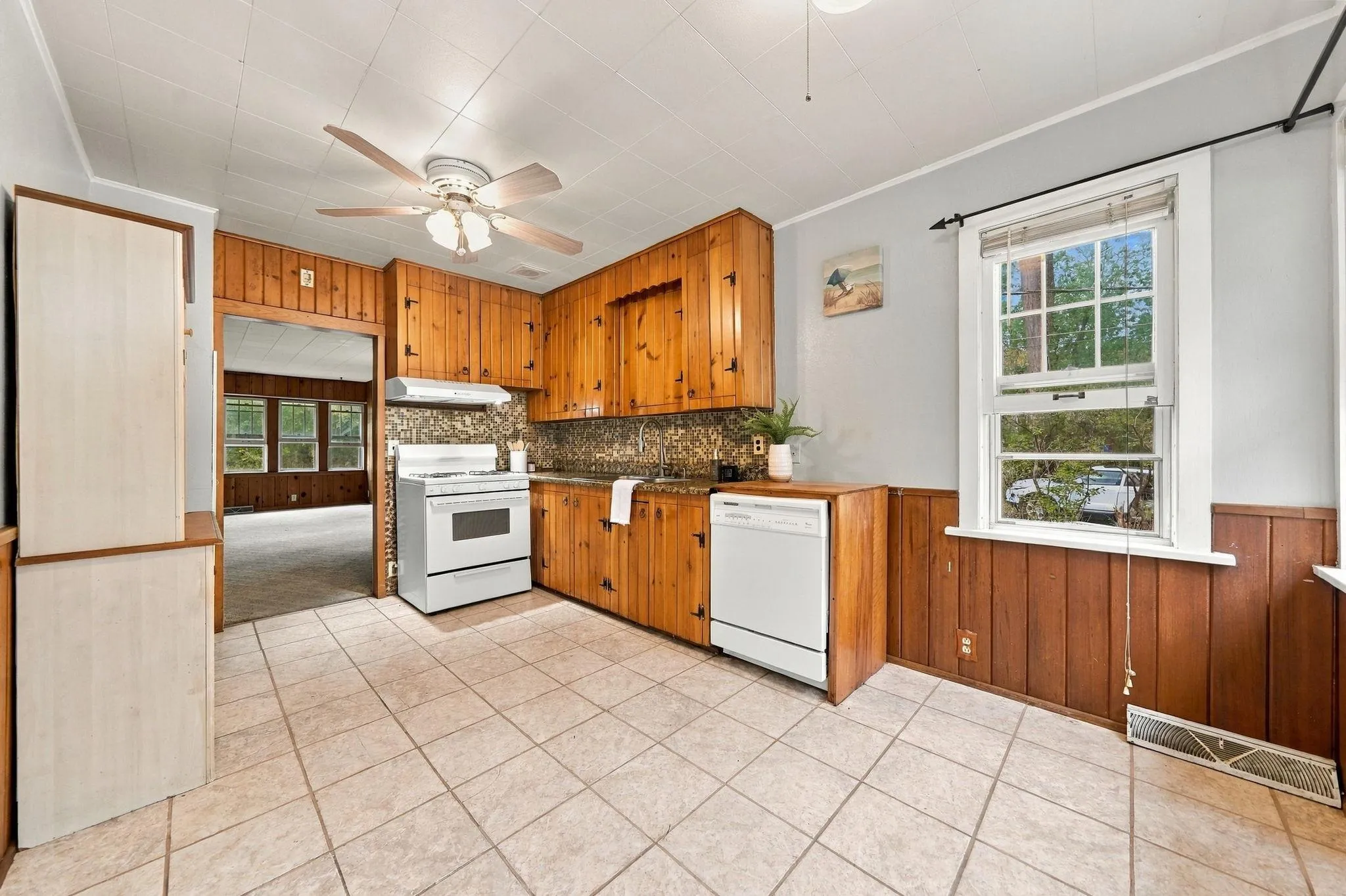 Photo 11 of 1865 Redwing S Avenue