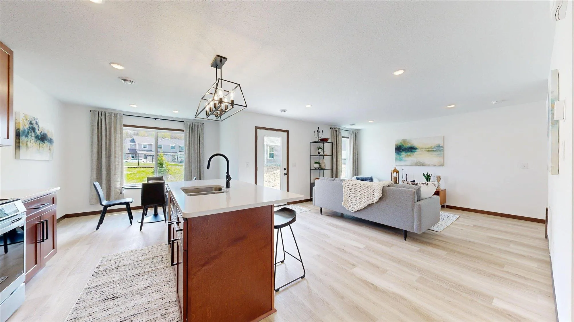 Photo 4 of 18036 Walnut Circle