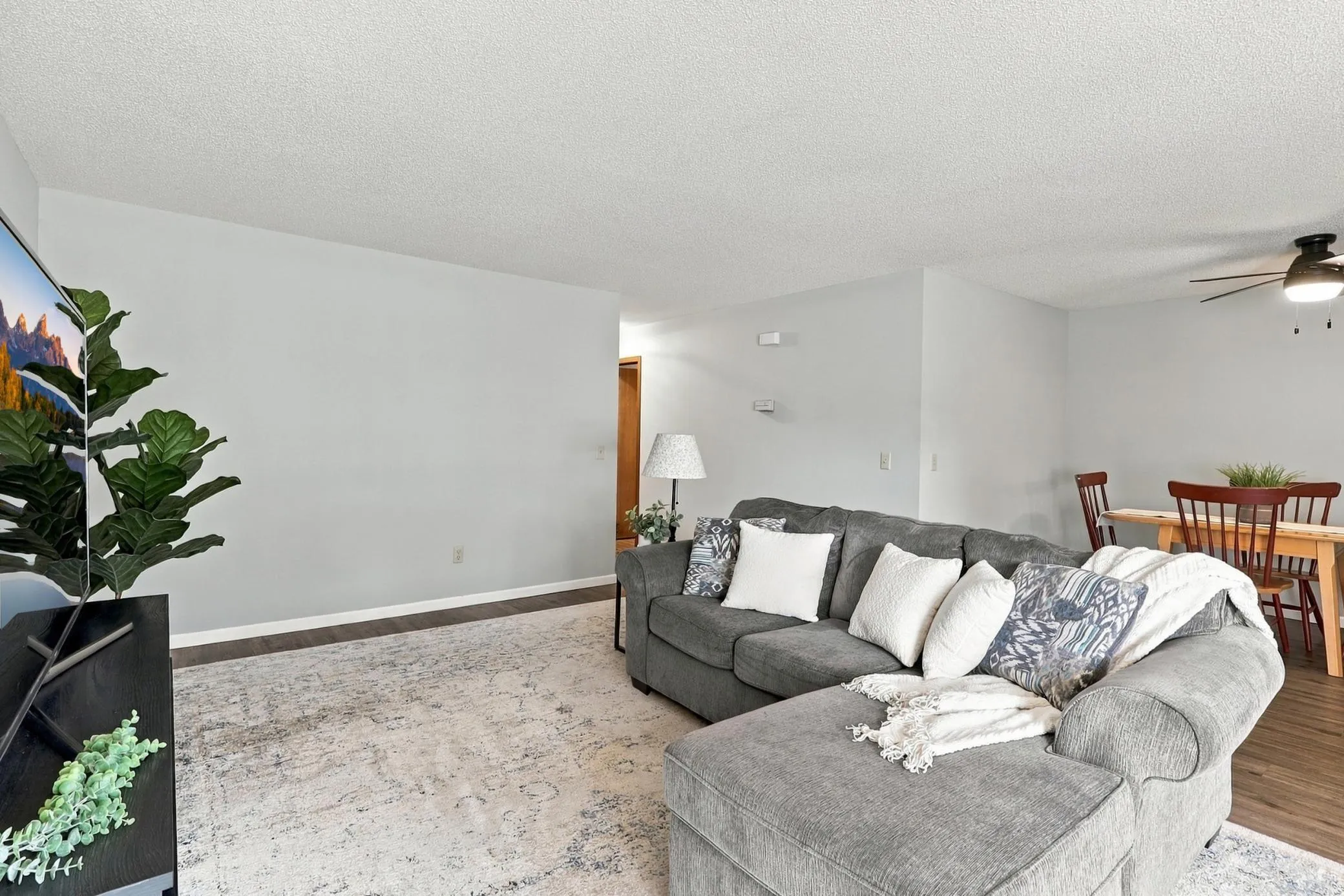Photo 4 of 14366 Glenda Drive