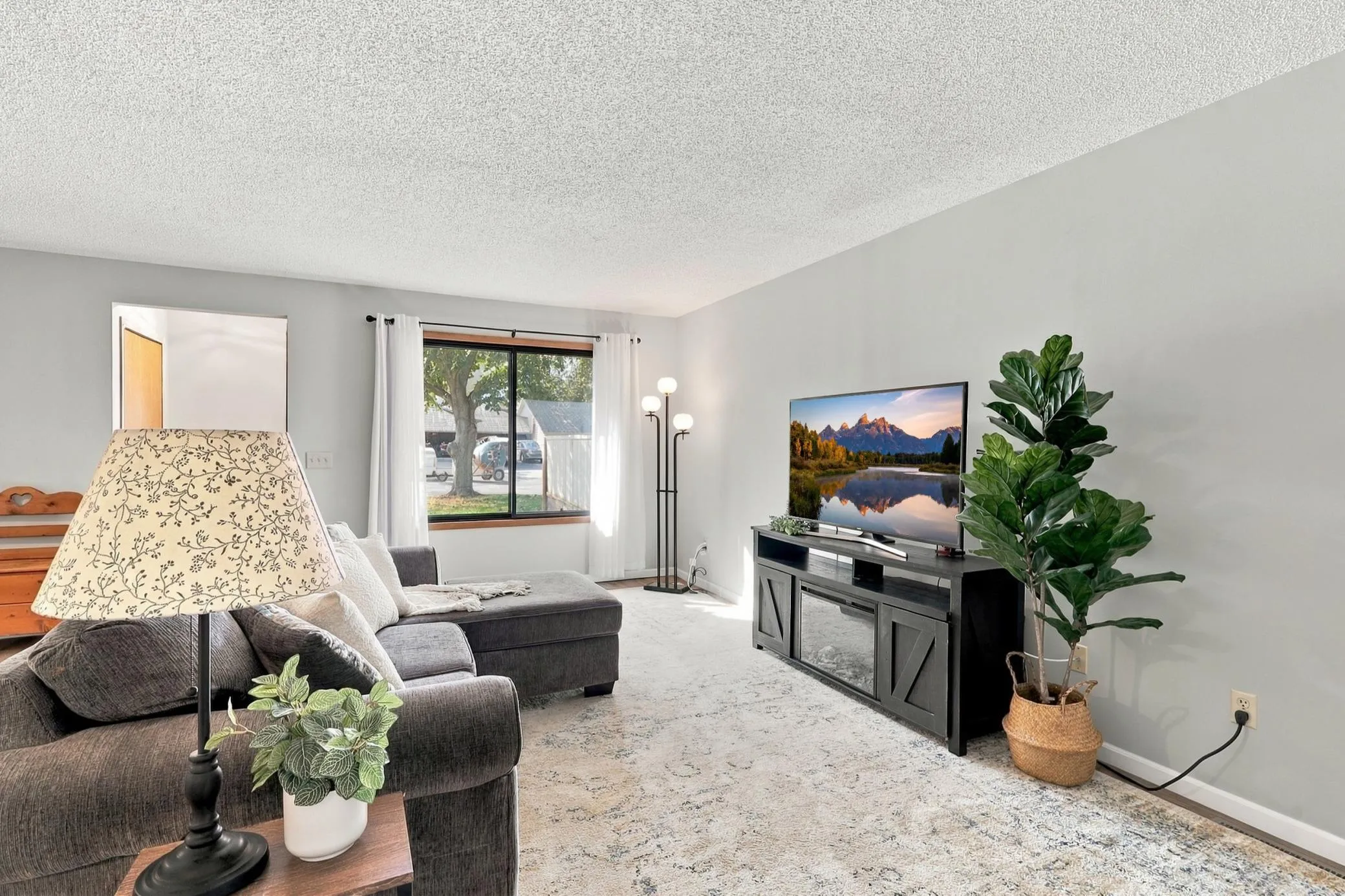 Photo 3 of 14366 Glenda Drive