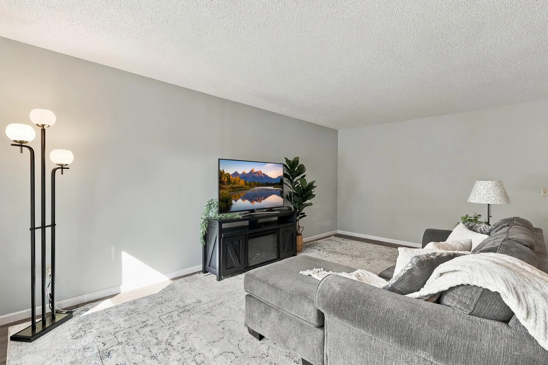Photo 5 of 14366 Glenda Drive