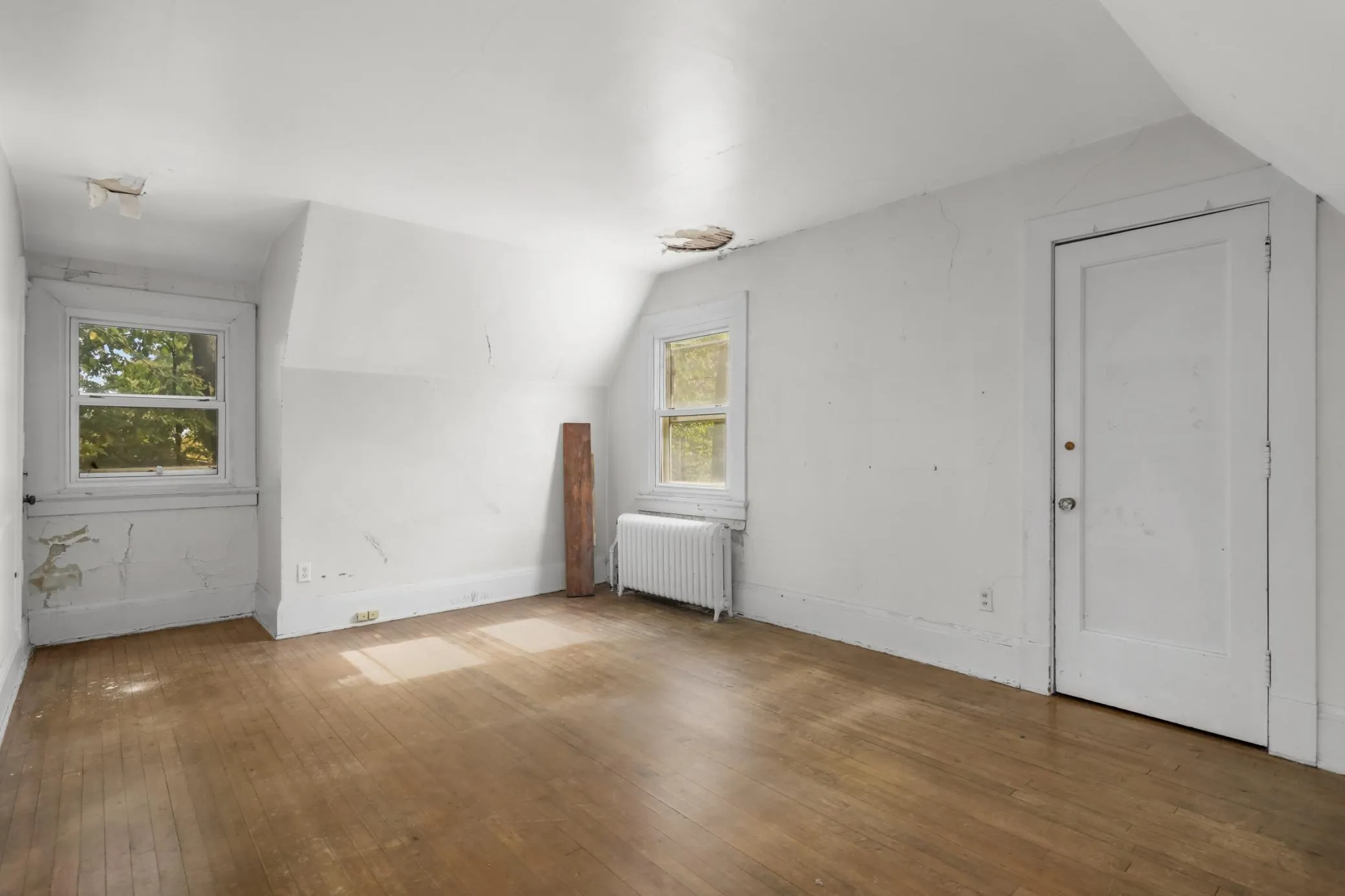 Photo 17 of 10 Benhill Road