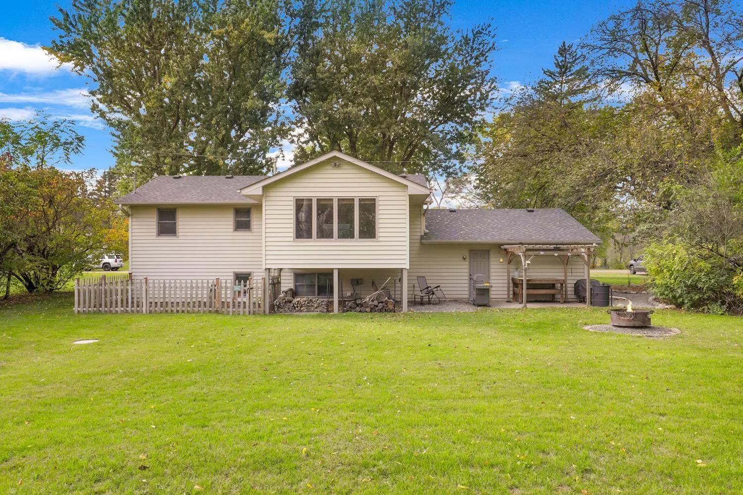 Photo 5 of 17611 Orchid Nw Street