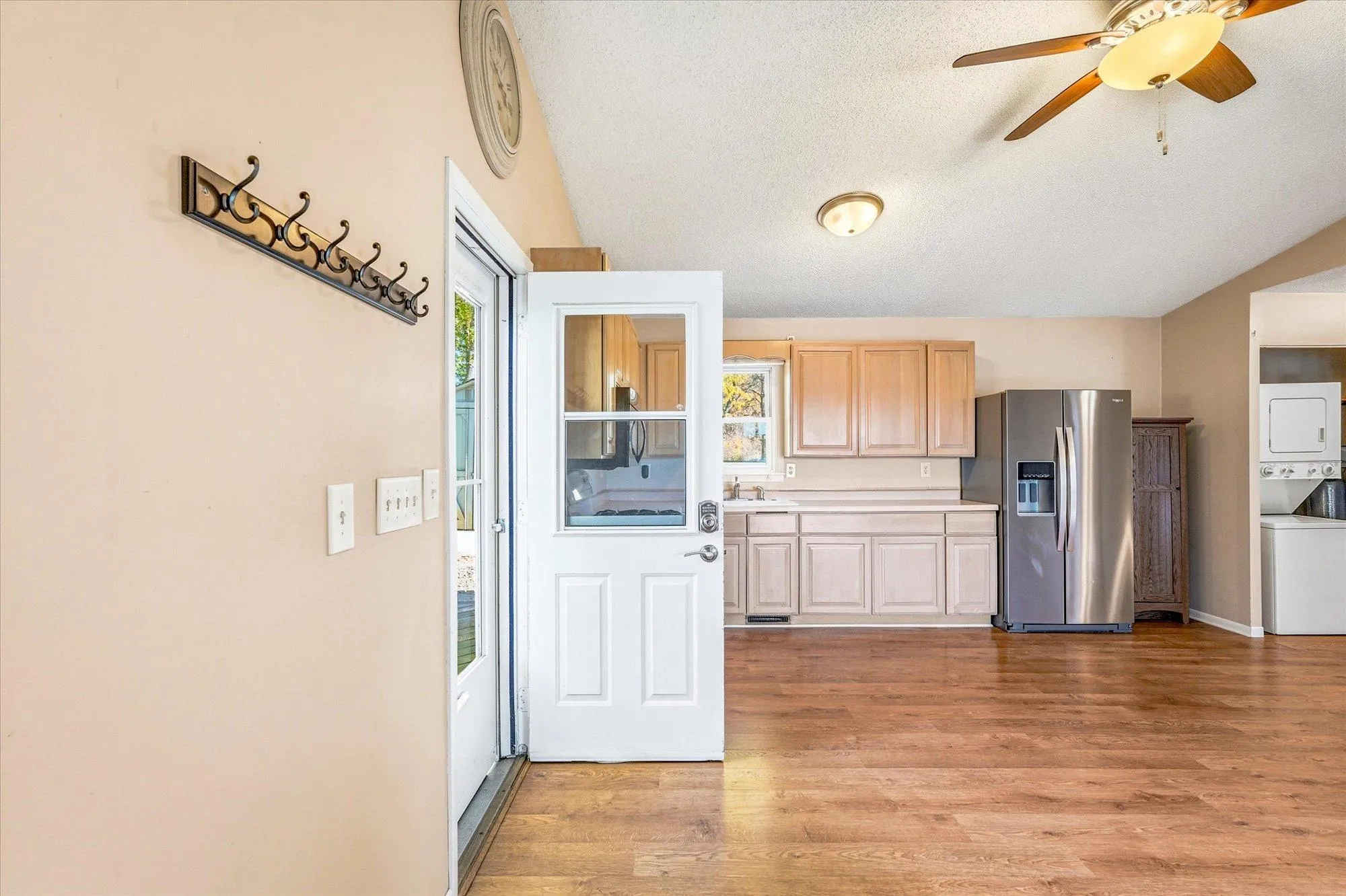 Photo 4 of 1711 Hansack Ne Avenue