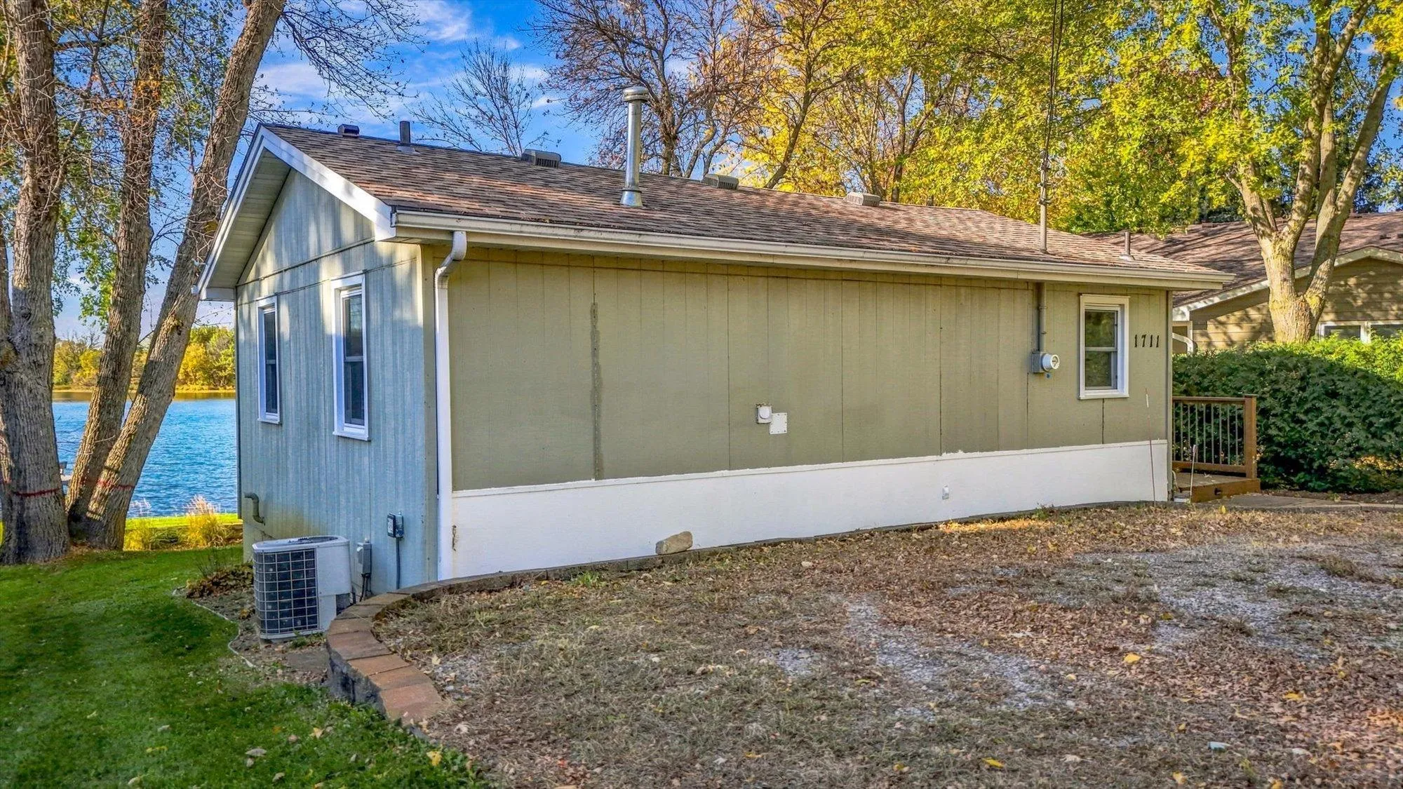 Photo 23 of 1711 Hansack Ne Avenue