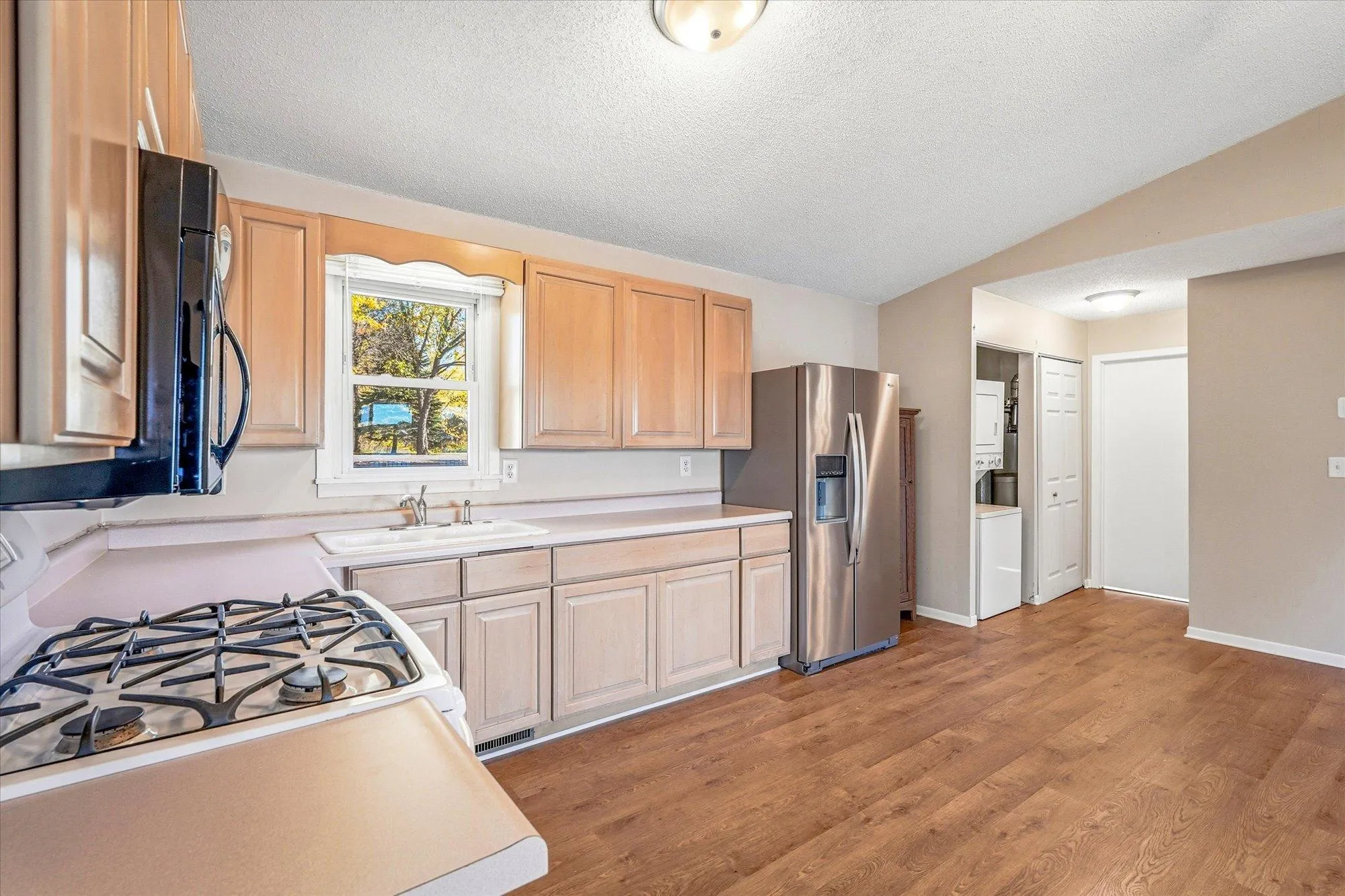 Photo 6 of 1711 Hansack Ne Avenue