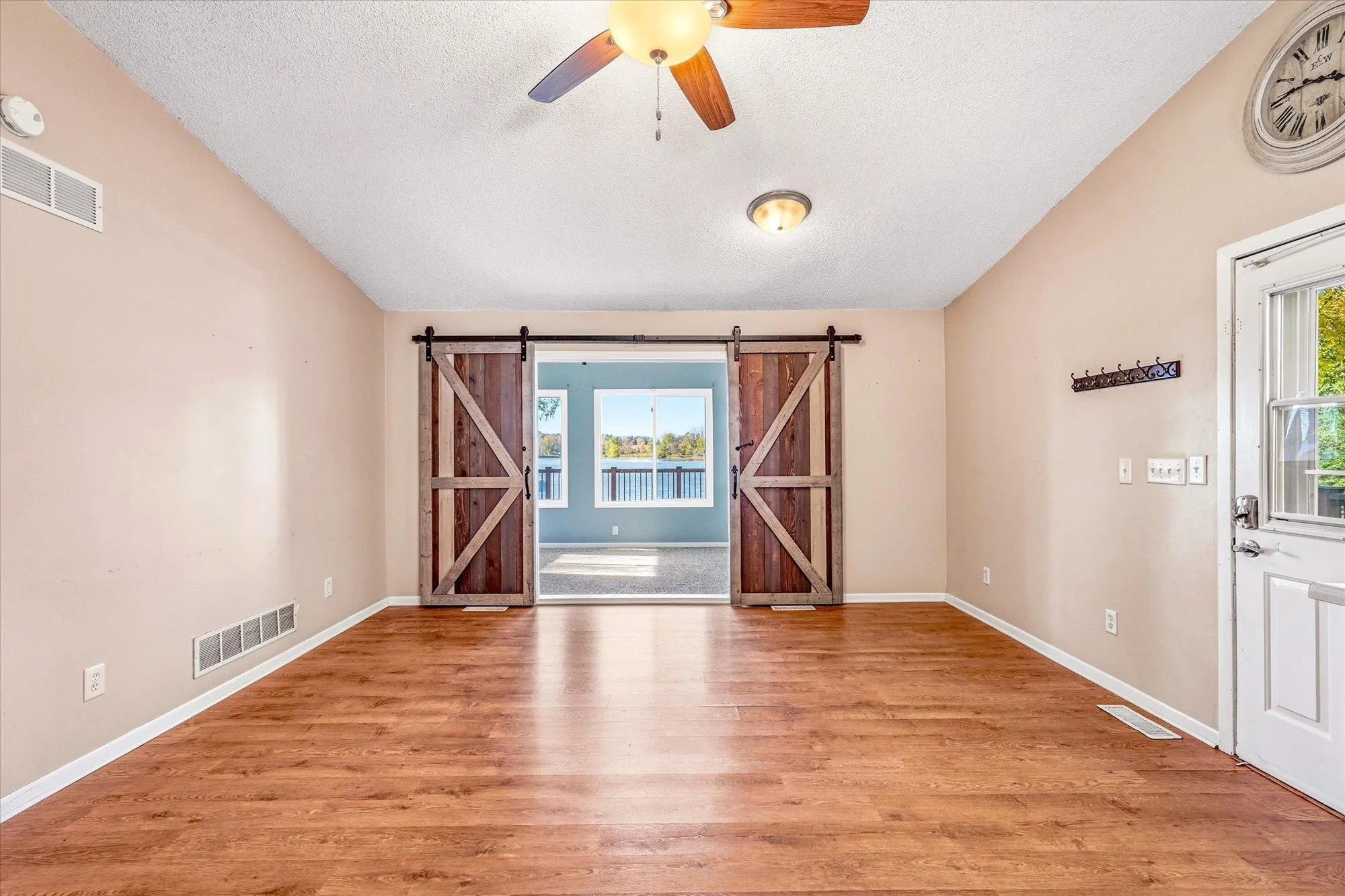Photo 7 of 1711 Hansack Ne Avenue