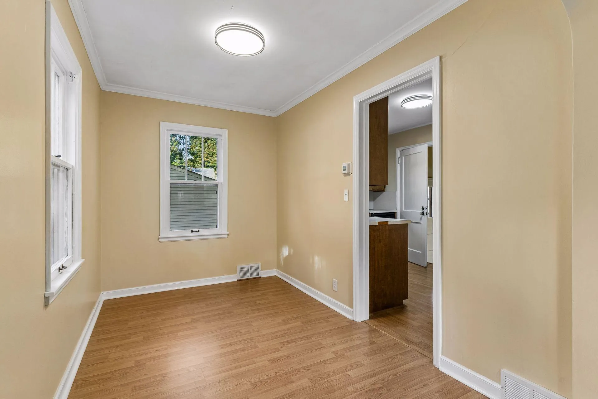 Photo 5 of 3150 Mckinley Ne Street