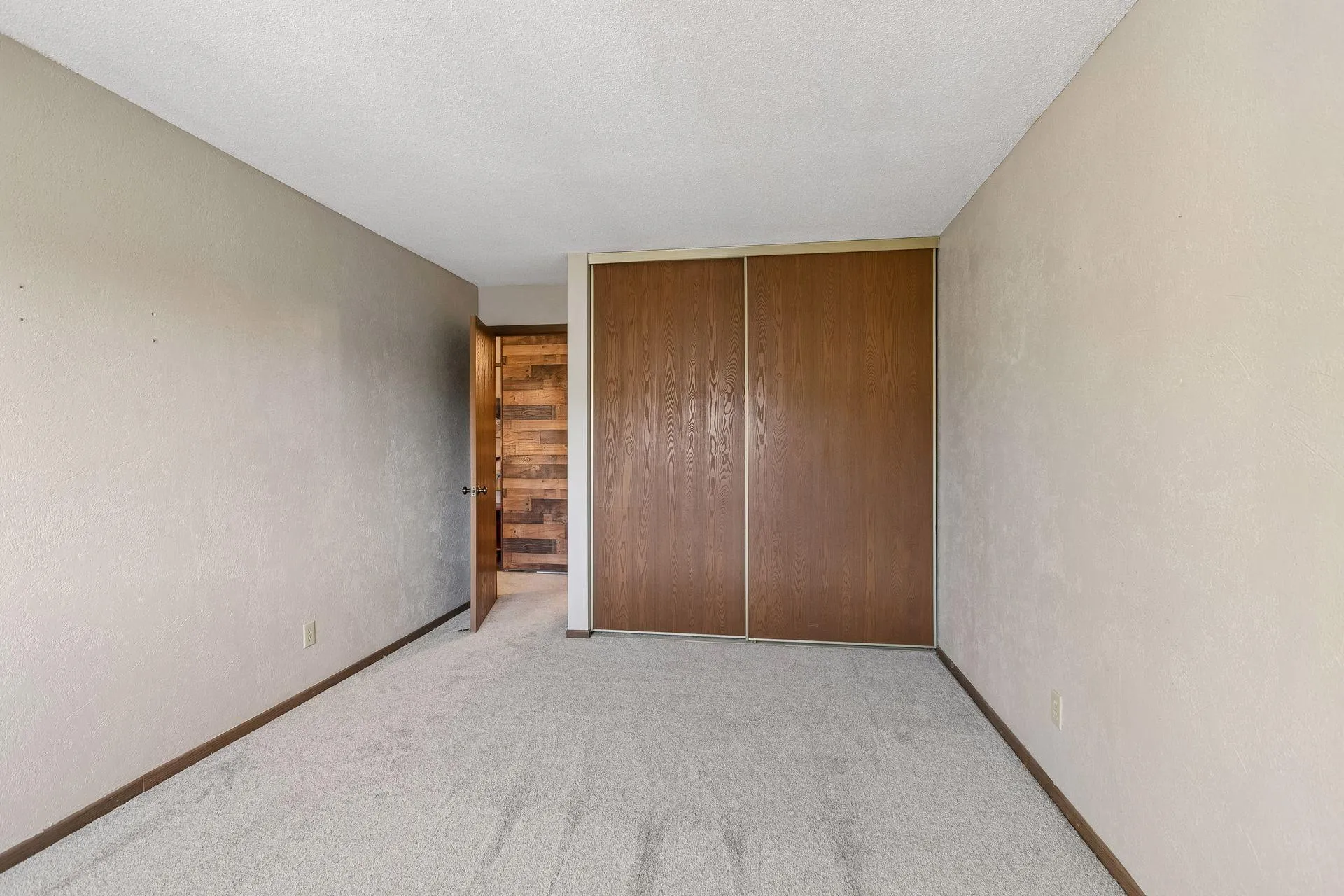 Photo 18 of 4350 Trenton N Lane Unit 204