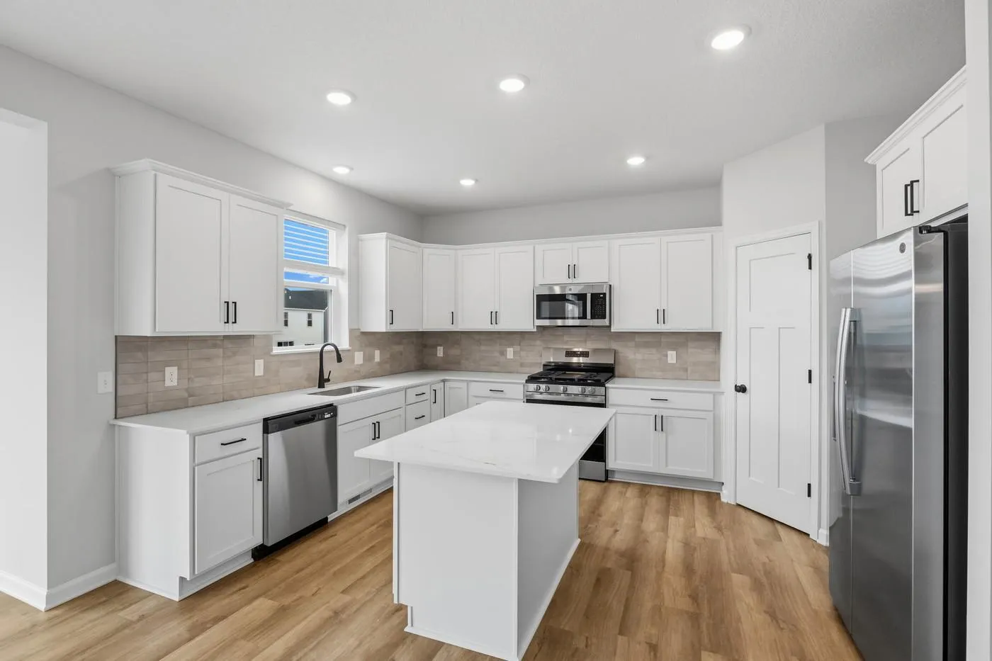 Photo 2 of 11627 16th Ne Circle