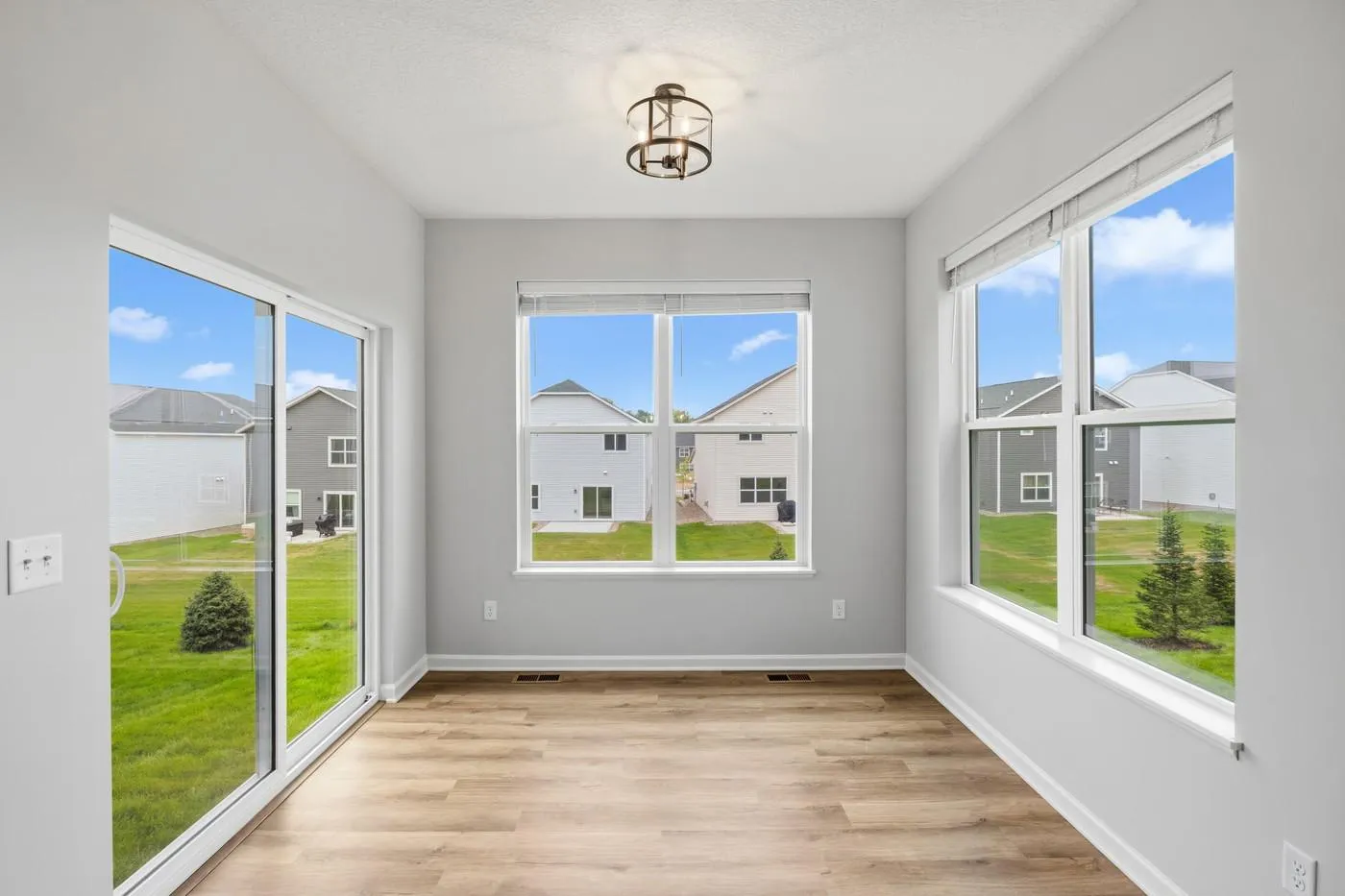 Photo 4 of 11627 16th Ne Circle