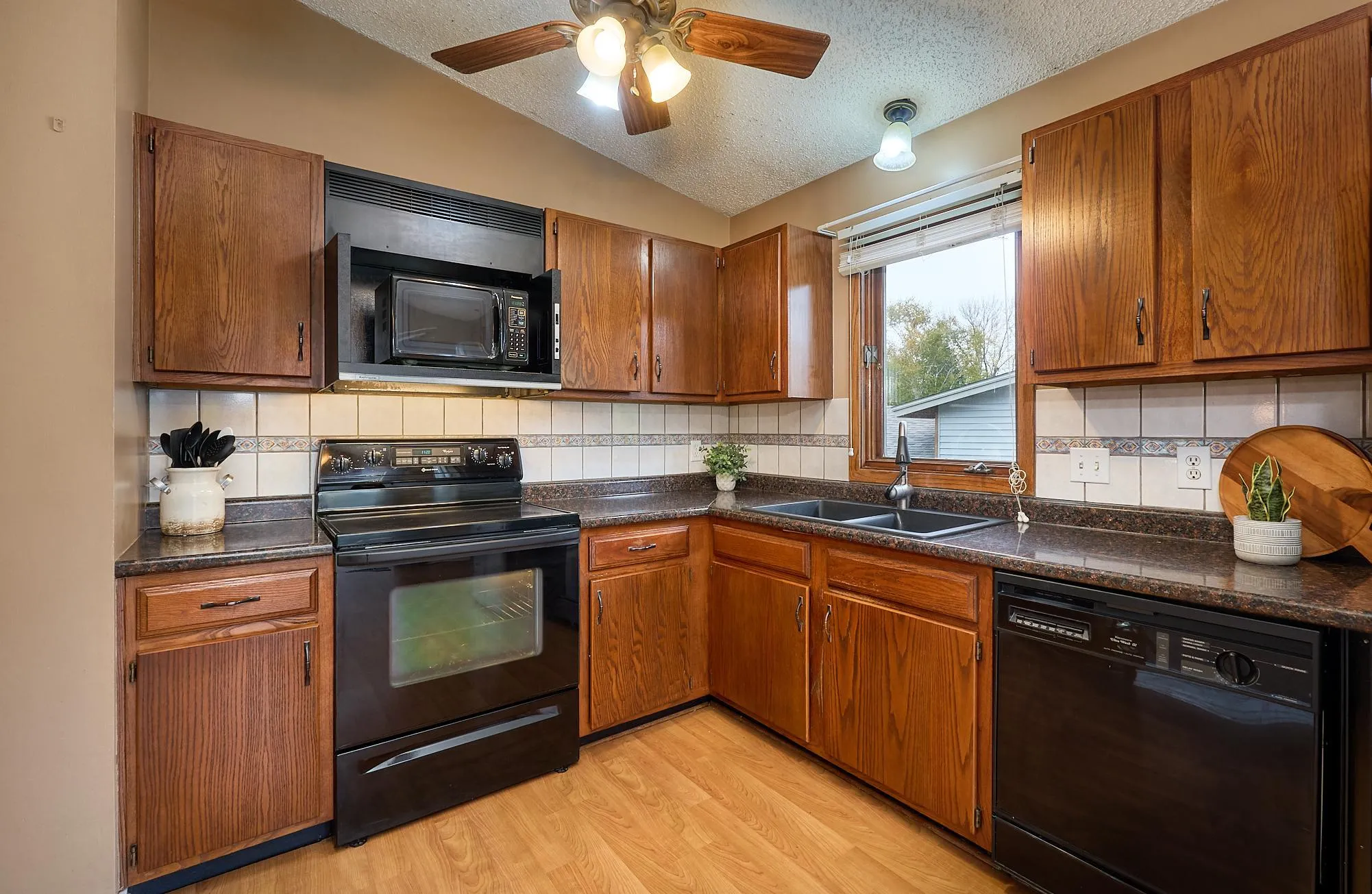Photo 11 of 6342 Whispering Oaks Drive