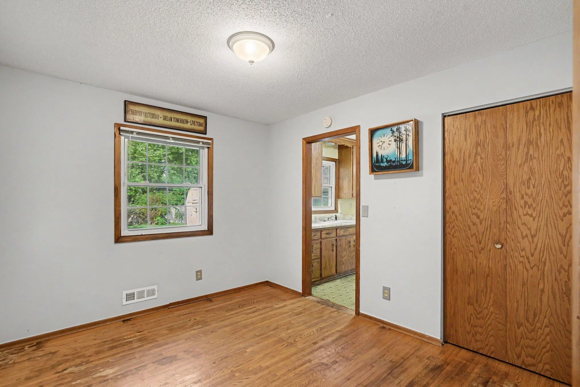 Photo 8 of 14669 Danbury W Avenue