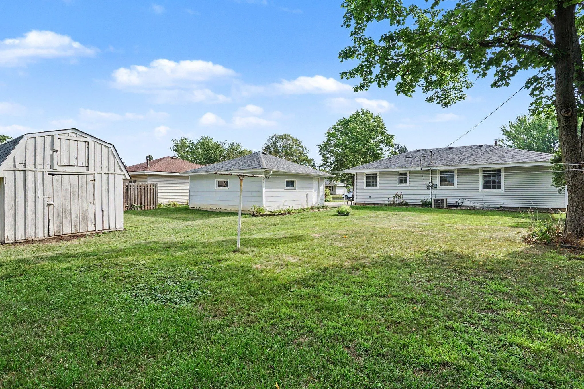 Photo 22 of 14669 Danbury W Avenue