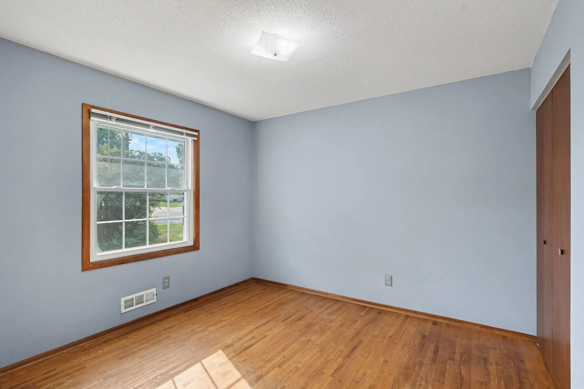 Photo 10 of 14669 Danbury W Avenue